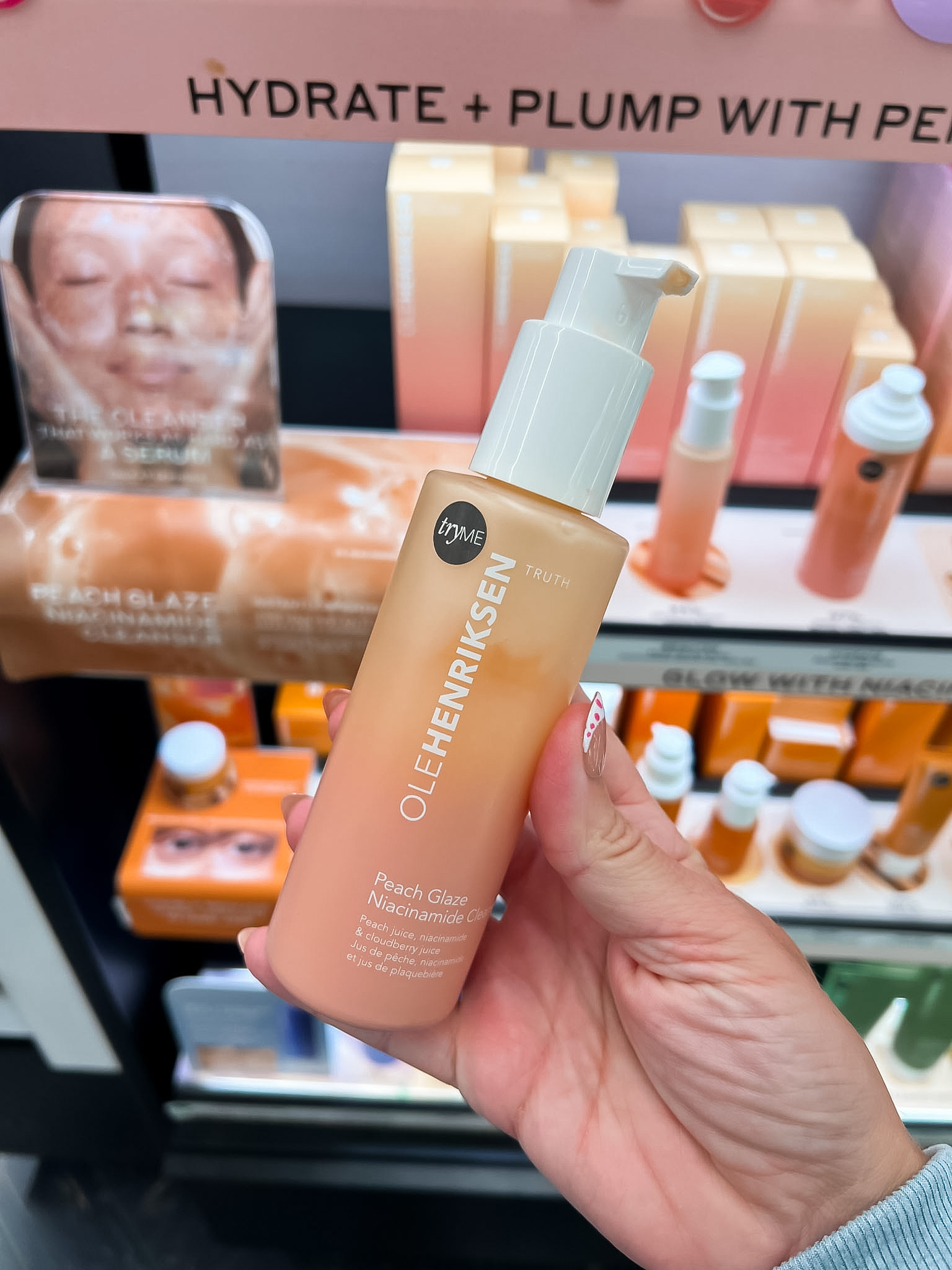 I popped in to Sephora today and decided to try this Ole Henriksen