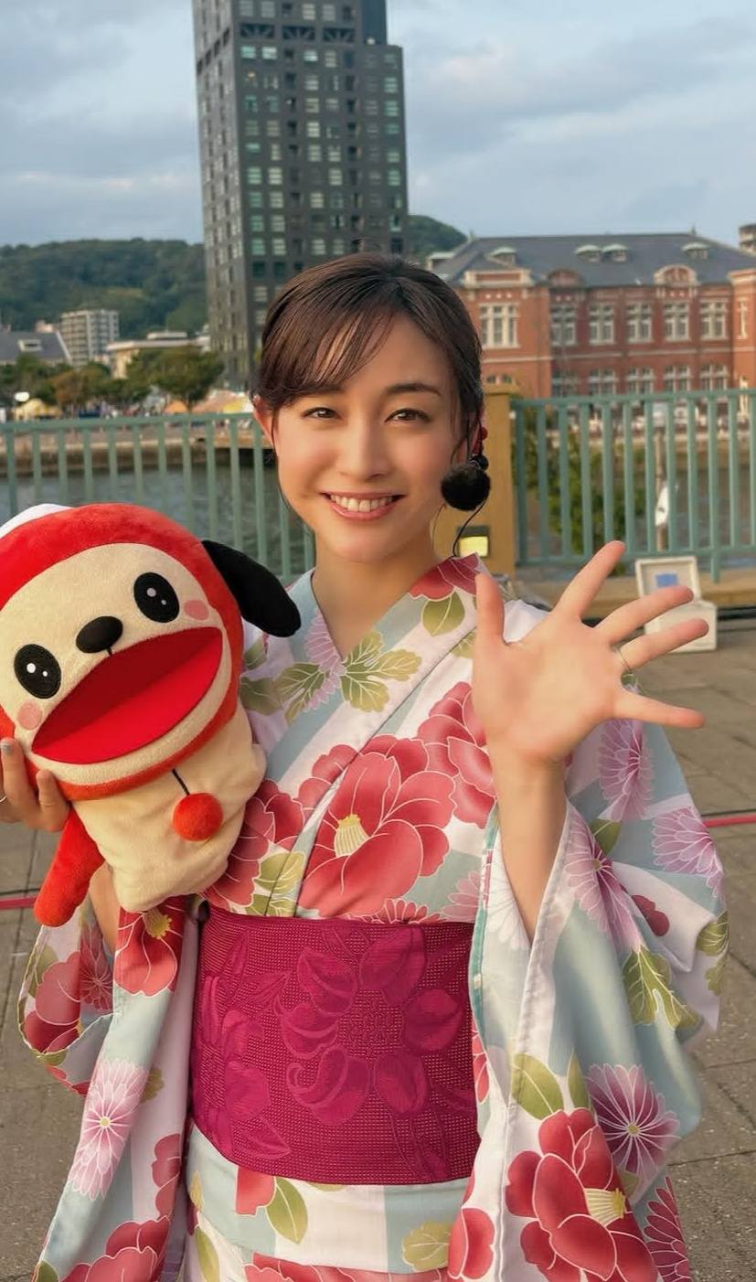 杉浦 友紀さん額縁入りピース写真 杉浦友紀アナ表情が爽やかで素敵ですね💕