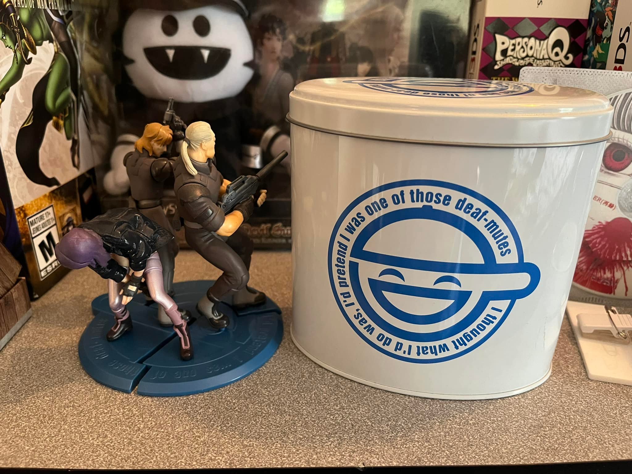 Selling rare Ghost in the Shell cards and figure sets