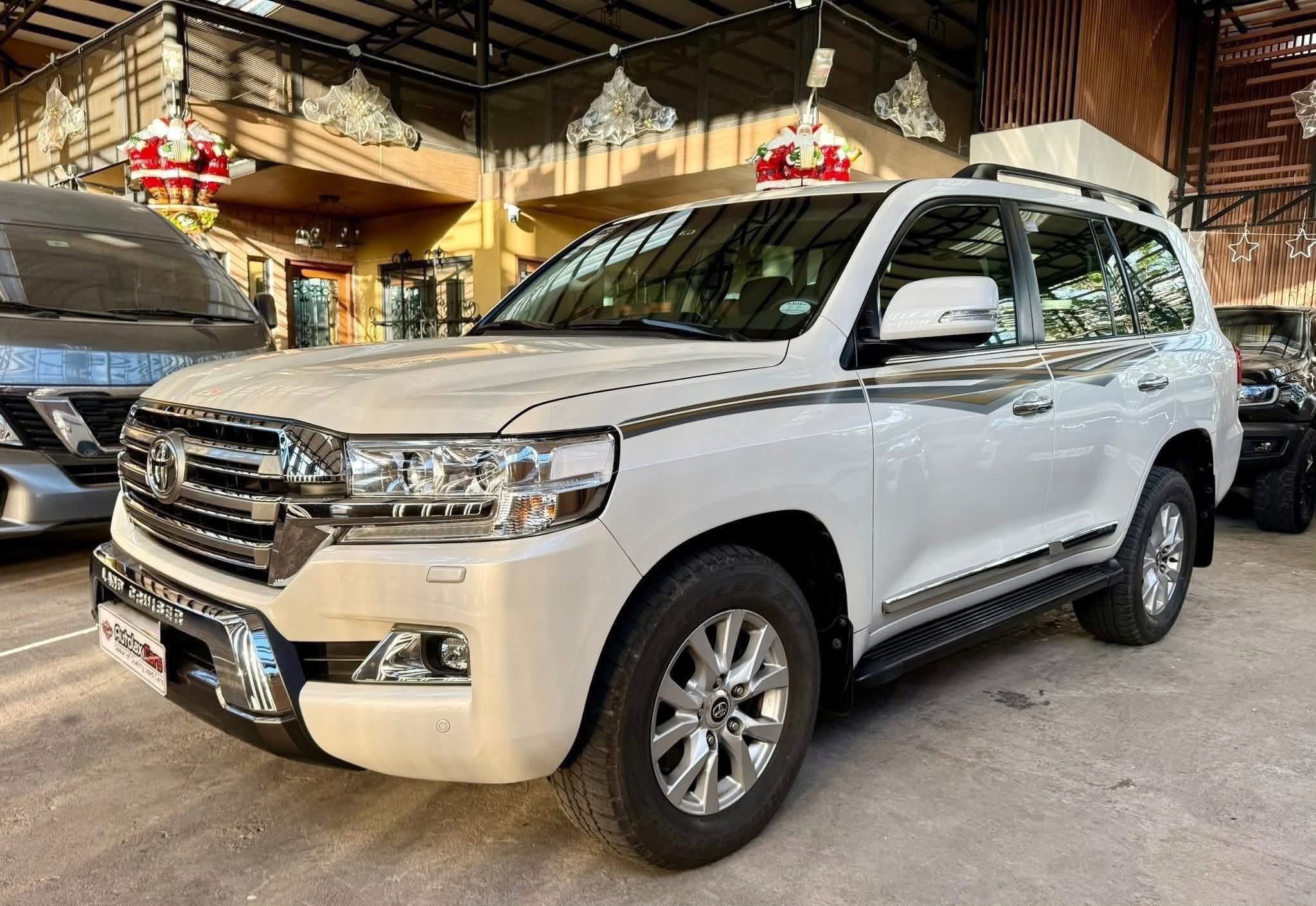 2016 TOYOTA LAND CRUISER LC200 VX PREMIUM Automatic w/ Sunroof