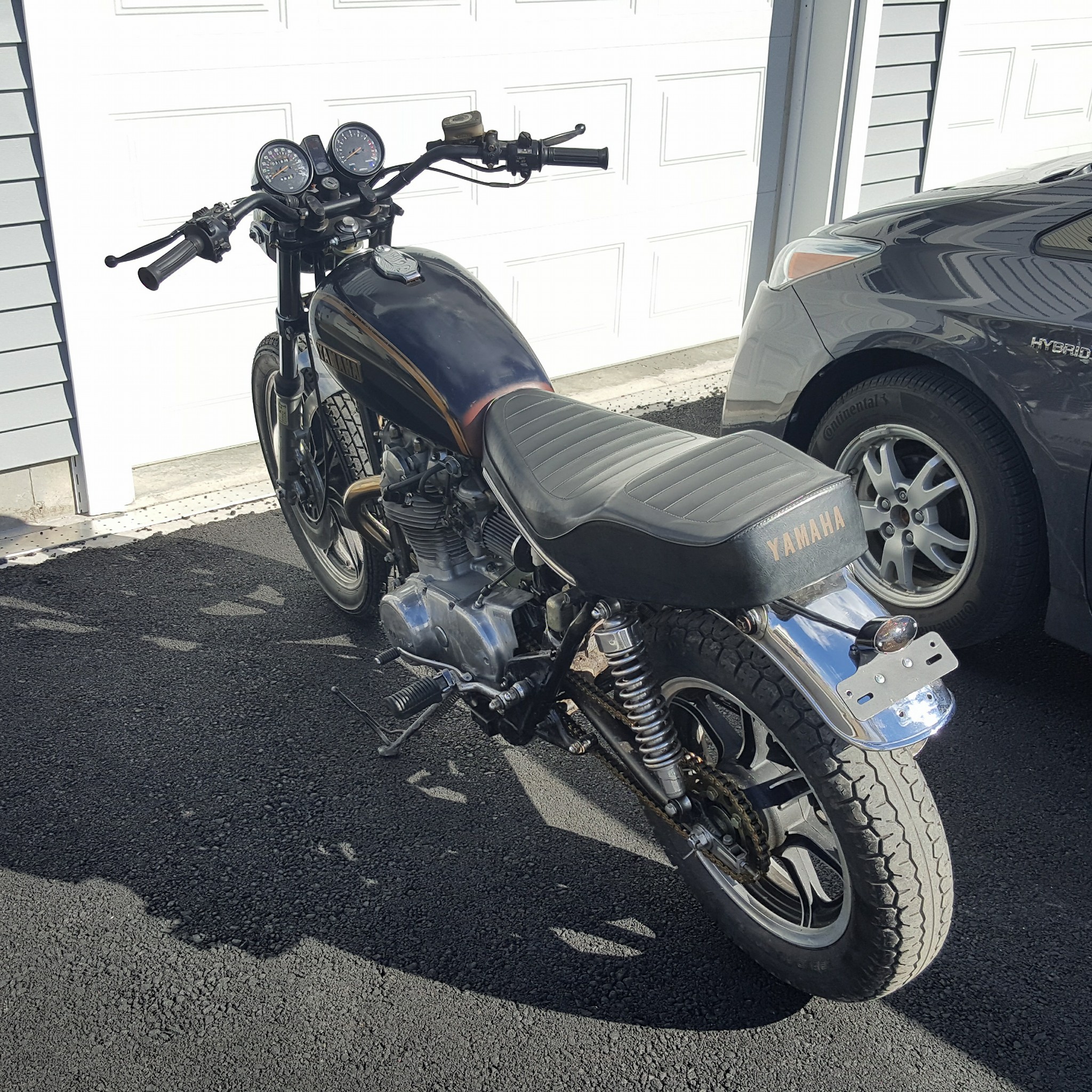What was the original rear tire brand for a 1972 Yamaha 650?