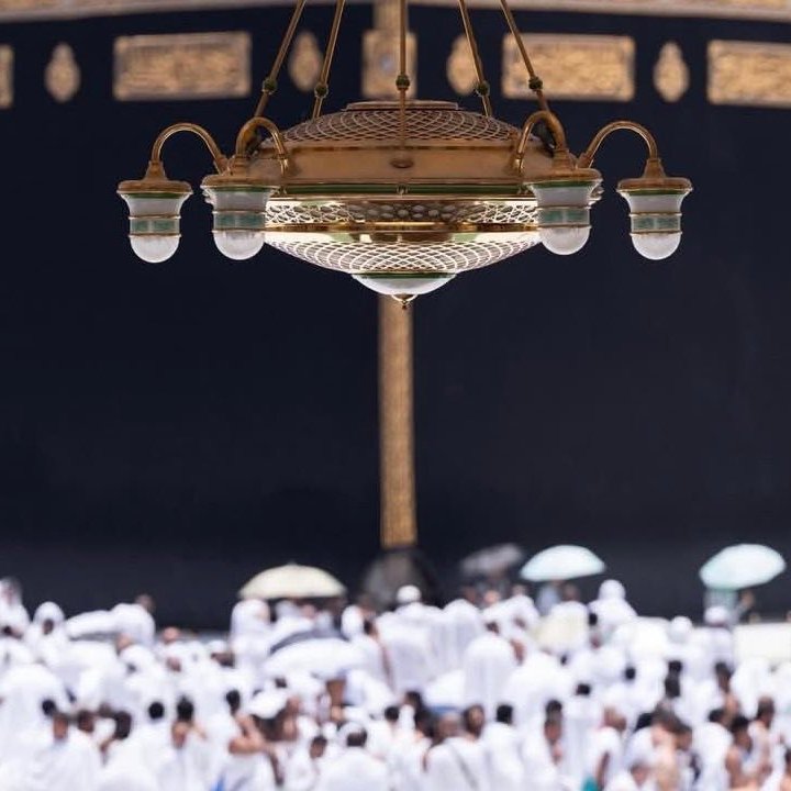 Khana Kaba ka sunheri darwaza na sirf apni khubsurti balkay apni azmat ...