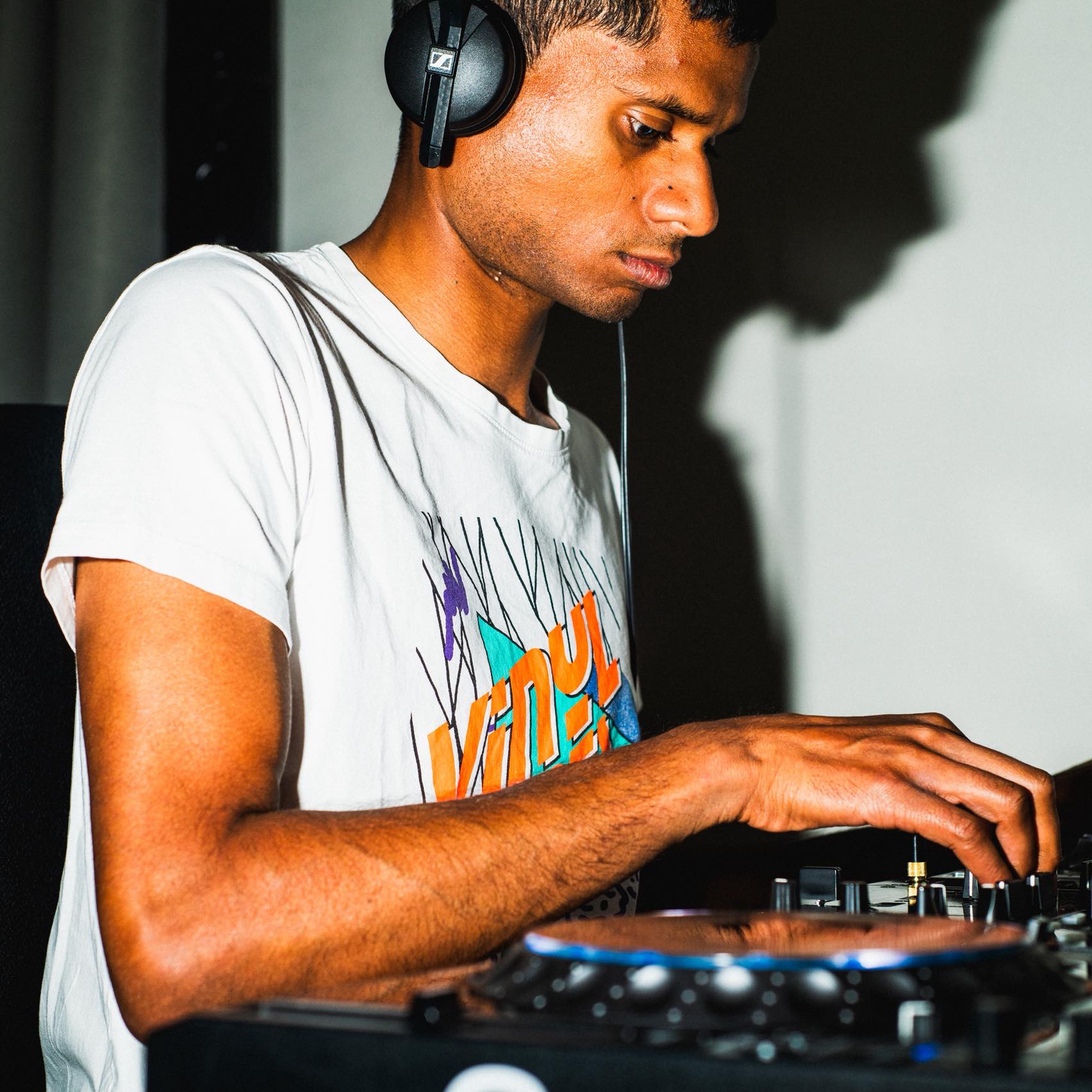 De titel van de track is: Glen Faria - Quasimodo Leuke voicemail heeft ...