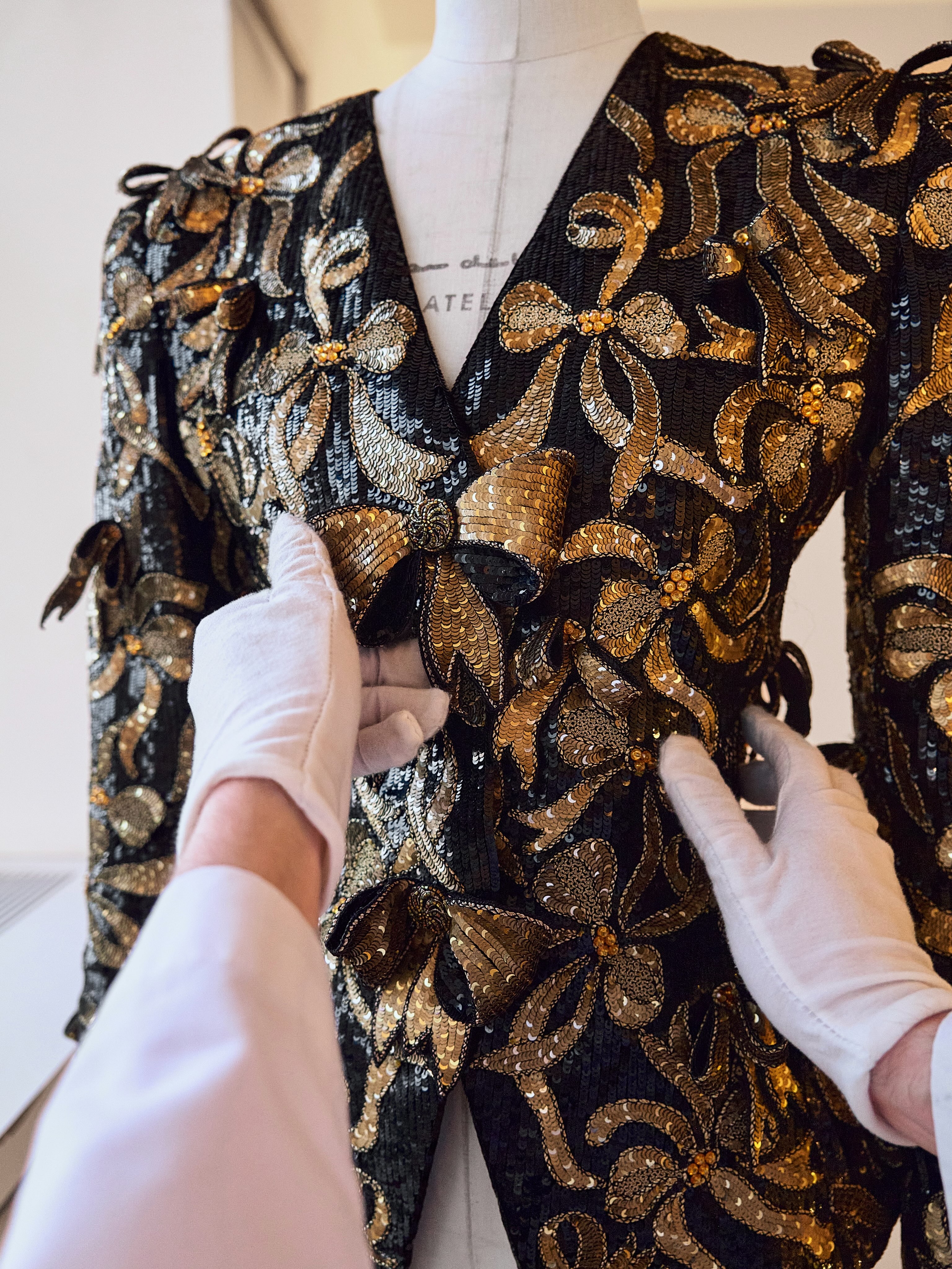 oscar de la renta black and gold dress Discover Encore by Step into the Oscar de la Renta runway archives from 1987 to 2003, where bold proportions expressive detailing define each collection. soutache traces global-split-No Split