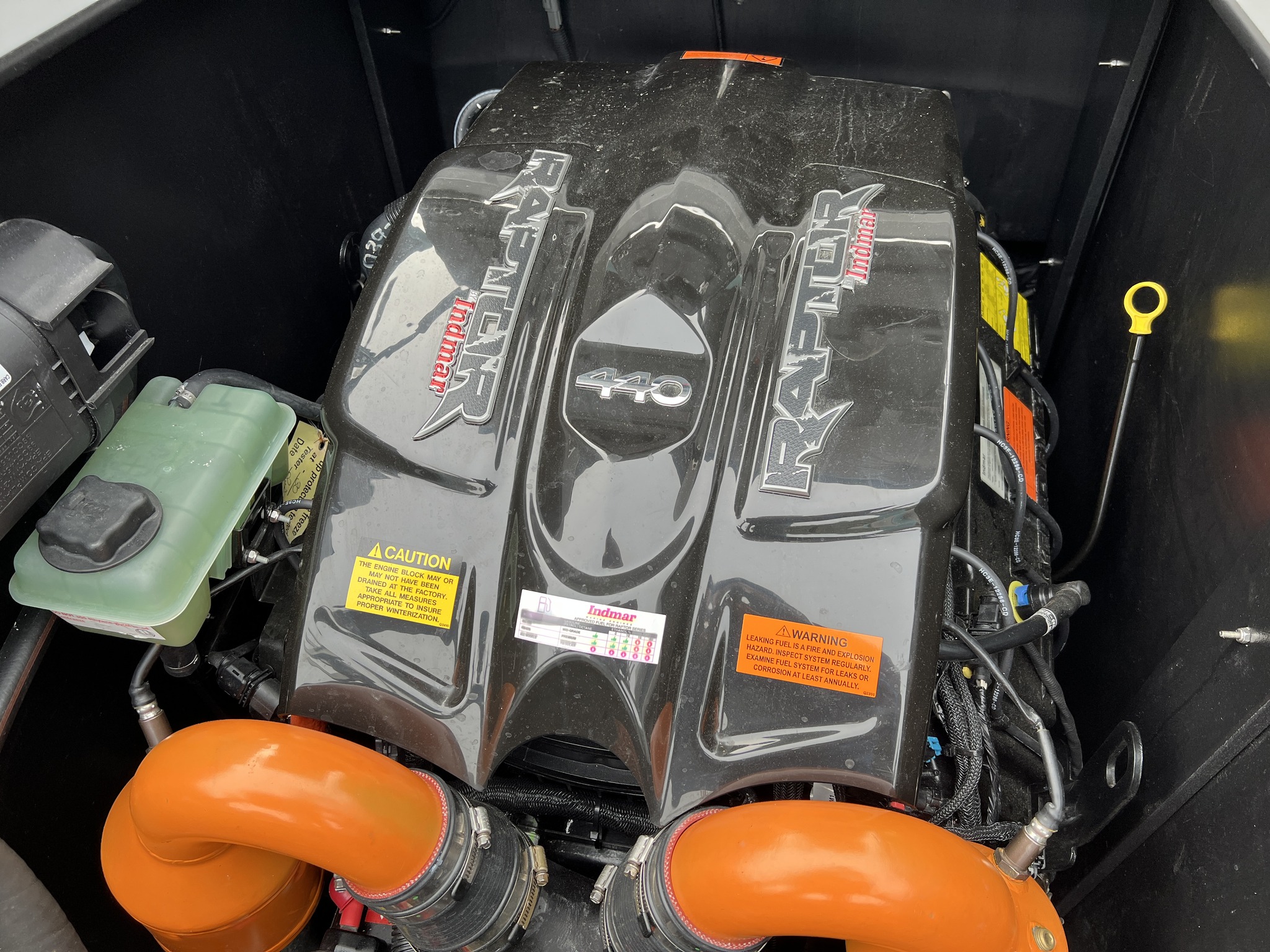 Turn heads and make waves in the 2022 Tige 23 ZX. Built for
