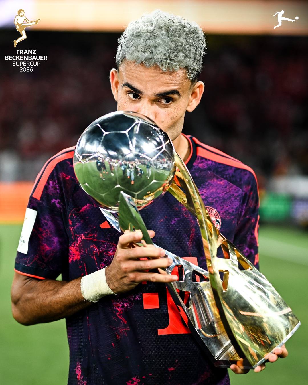 Kisses for la Supercopa 😘🏆 #Bundesliga | #Supercup