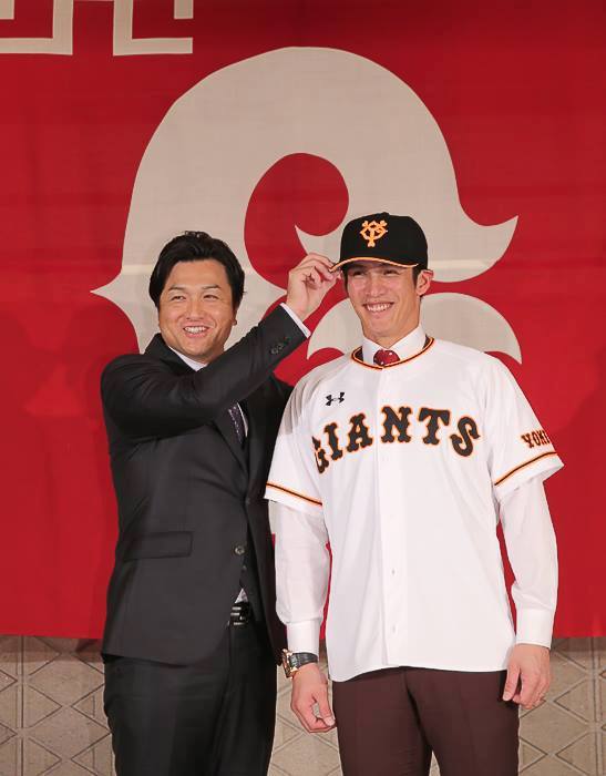 陽岱鋼 選手、入団会見の様子です！背番号「2」初披露！ #巨人