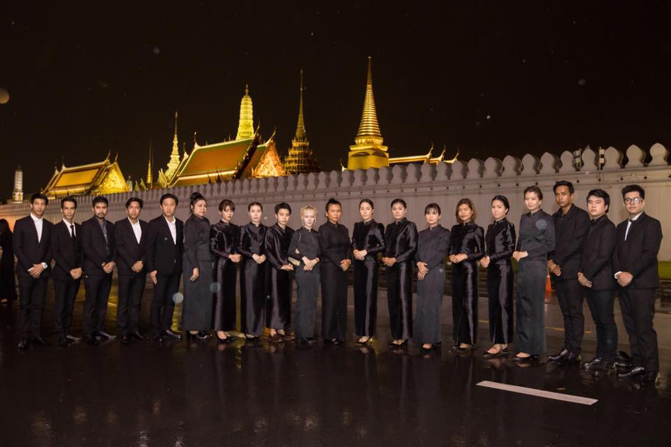 ดีรติทีม ได้เข้ากราบพ่อหลวงอีกครั้ง 🙏🙏🙏... - D Rati Co., Ltd. | Facebook