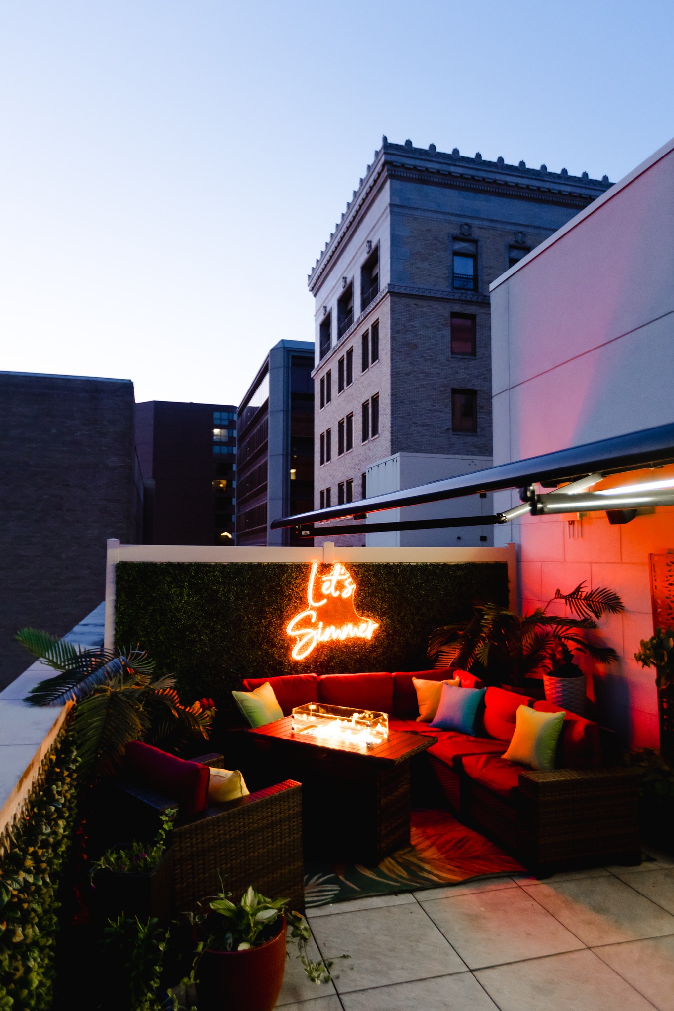 Simmer Rooftop Lounge | Flint MI
