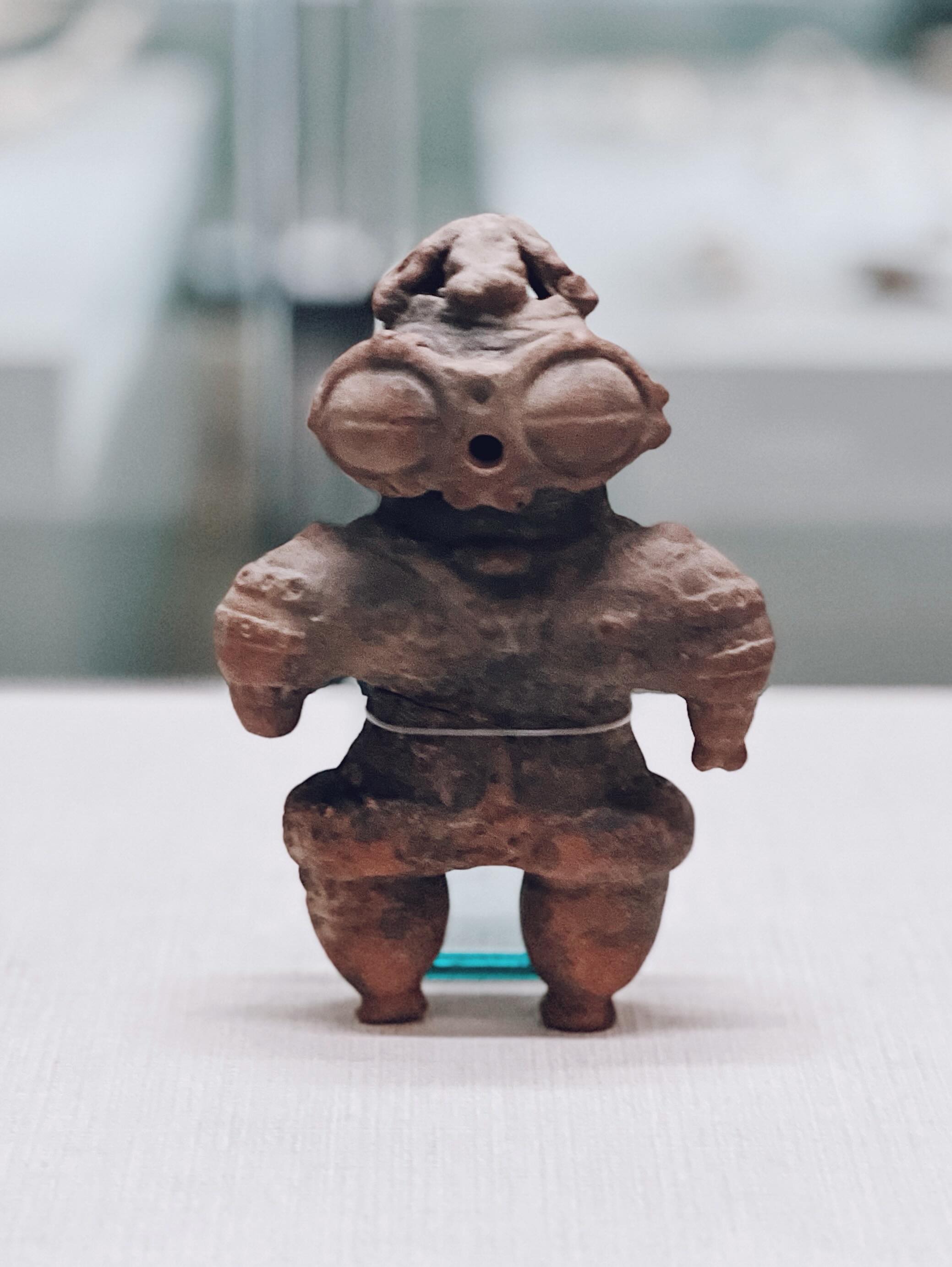 いつもは青森県八戸市の是川縄文館にいる国宝の合掌土偶は現在は東北
