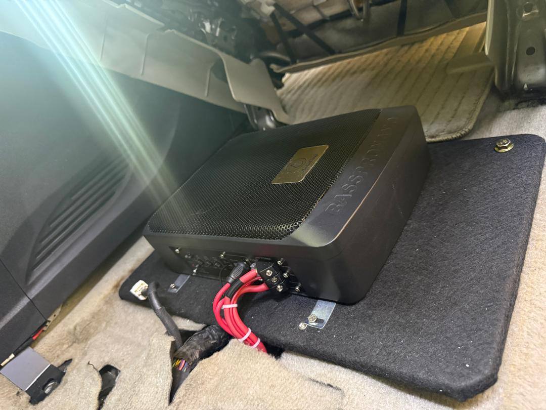 Class - Used Audison millennium Power 5 . 5 channel ampifire
