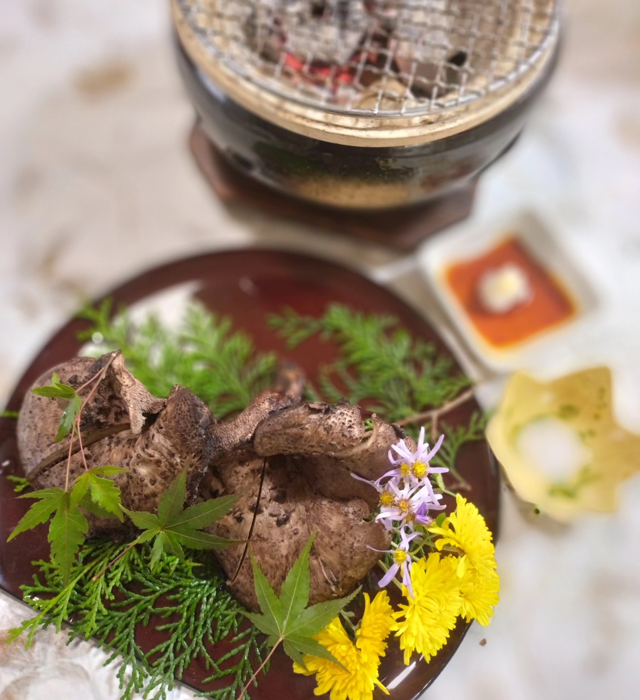 幻の「香茸」炭火で炙って塩とすだちで召し上がれ！シンプルだけど香茸