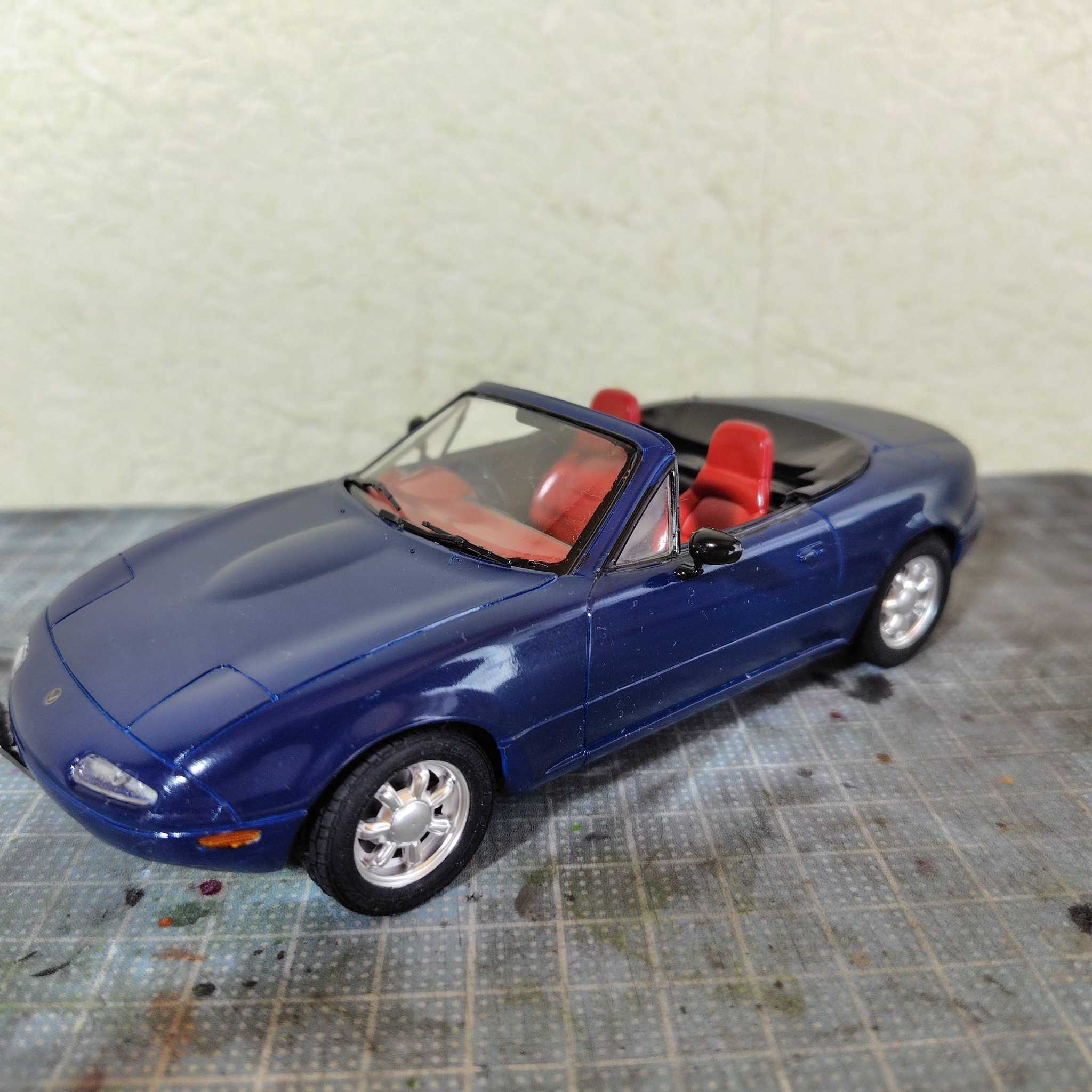 グループの皆さま、こんにちは😊タミヤ1/24スポーツカーシリーズNO.85