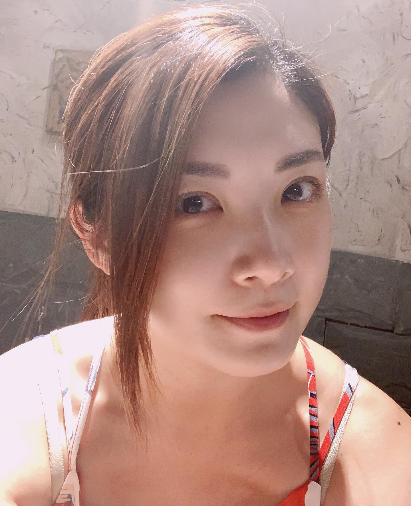 終於可以出關做facial喇！我條蟲蟲眉終於變返正常！😎😎😎 #乾淨晒... - 張文采 Wendy Cheung | Facebook