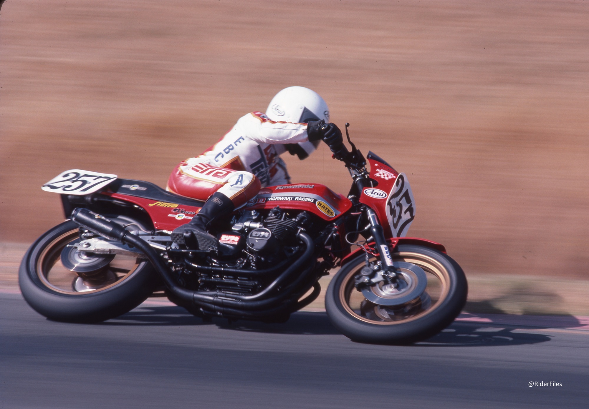 Who raced Kawasaki GPz550 Superbike at Sears Point in '82?