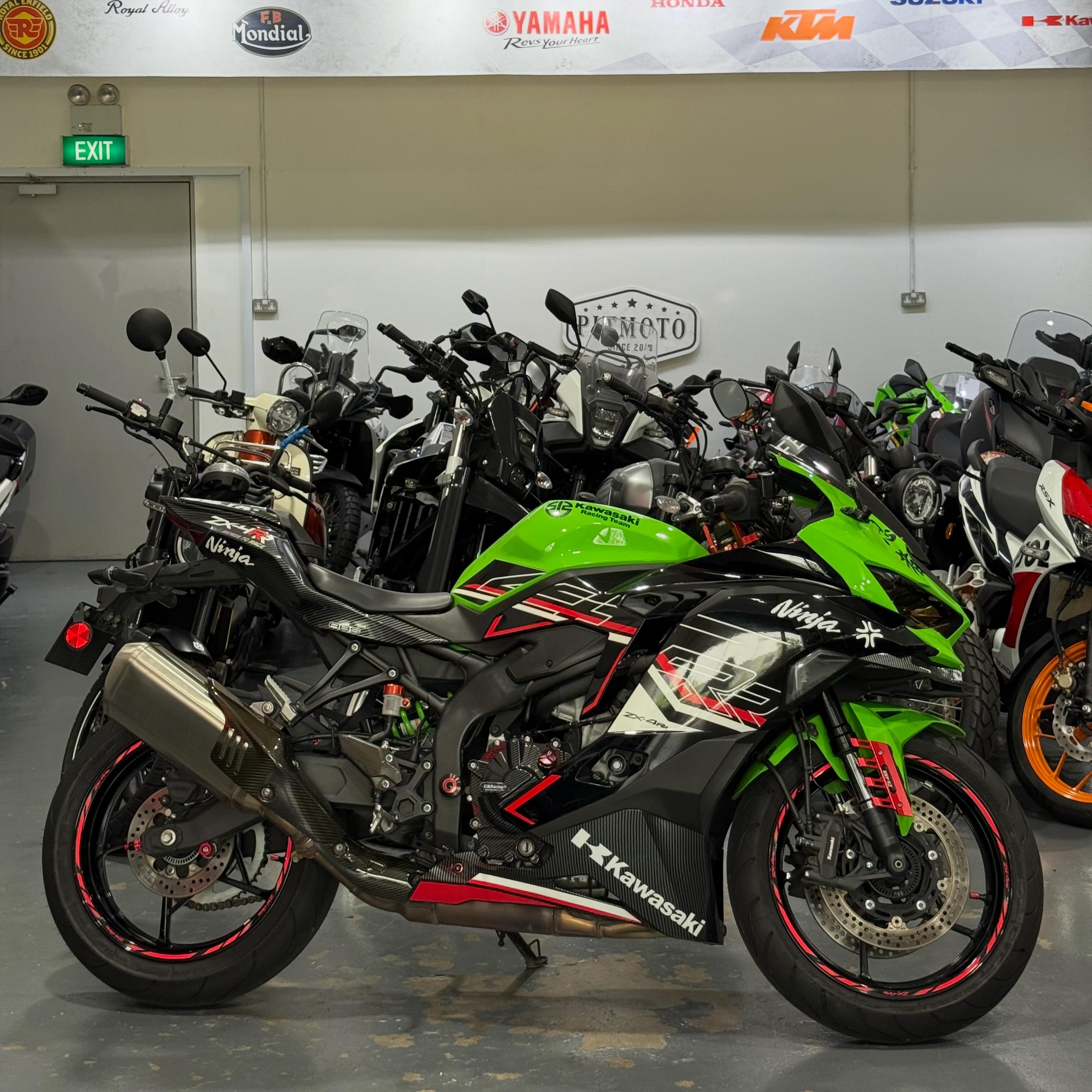 BUILT FOR RIDERS WHO CRAVE RAZOR-SHARP HANDLING, HIGH-REVVING