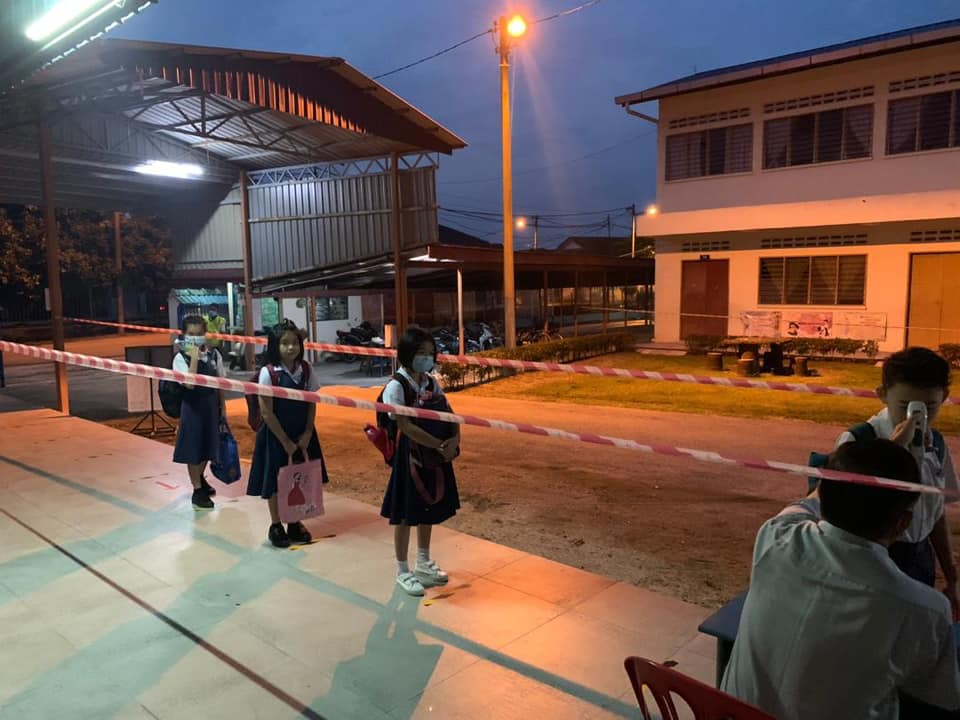 复课首日 五六年级的学生都好棒 100巴仙出席率 Sjkc Chui Chak 水闸国民型华小 Facebook