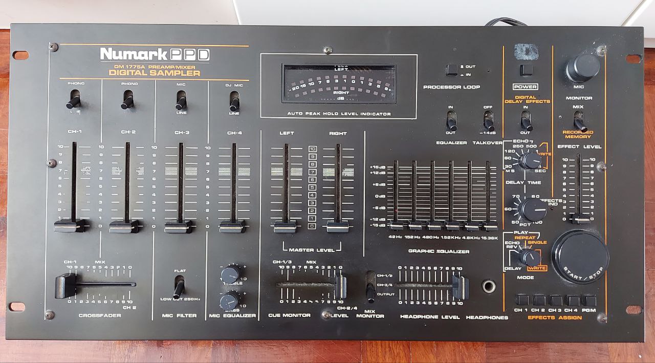 Selling Mint Condition Numark DM1180 Mixer