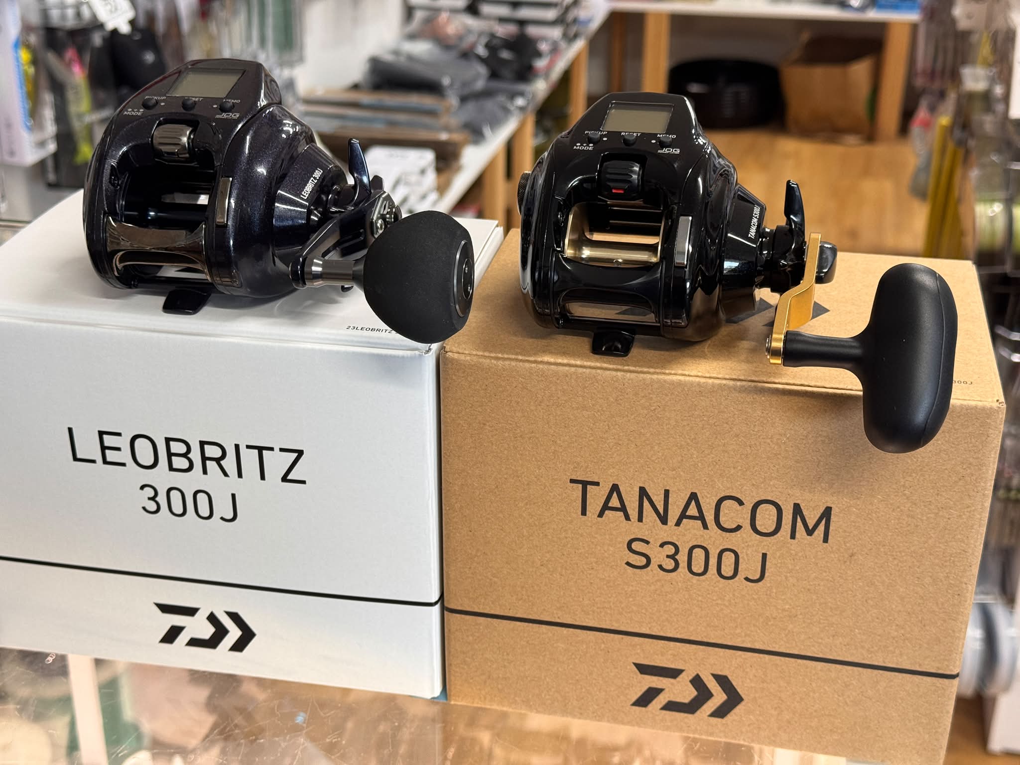 Daiwa Tanacom 300J and Leobritz 300J electric reels for deep sea