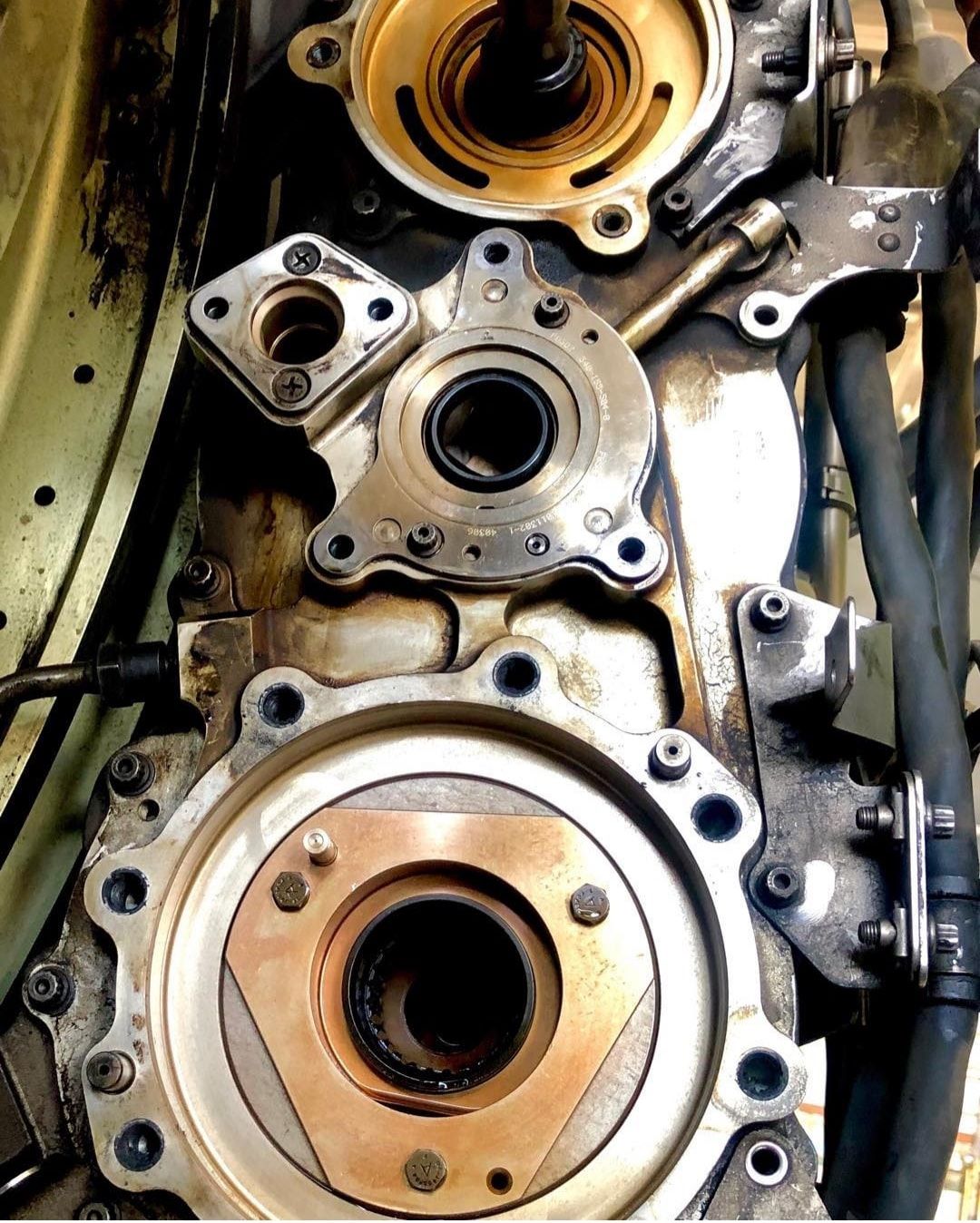 ︎Gearbox accessories are... - هندسة صيانه الطائرات B1 & B2 | Facebook