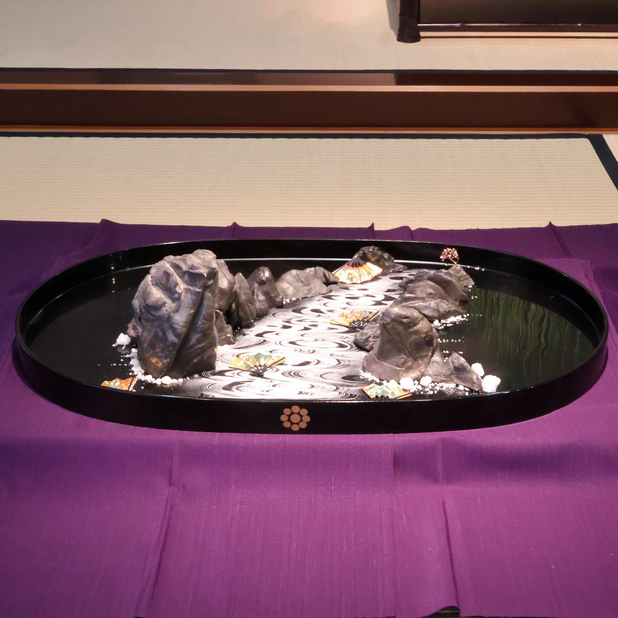 現在の展示 Current Exhibition 貴船糸掛石 銘「起雲」 京都貴船川に産