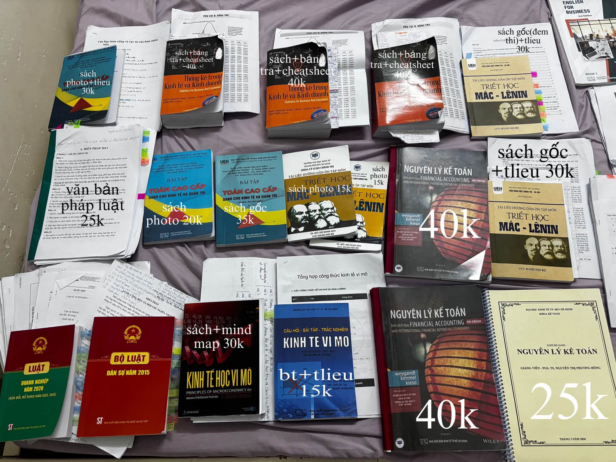 Pass sách dọn nhà giá rẻ tại B từ 6/9, có giáo trình và tài liệu