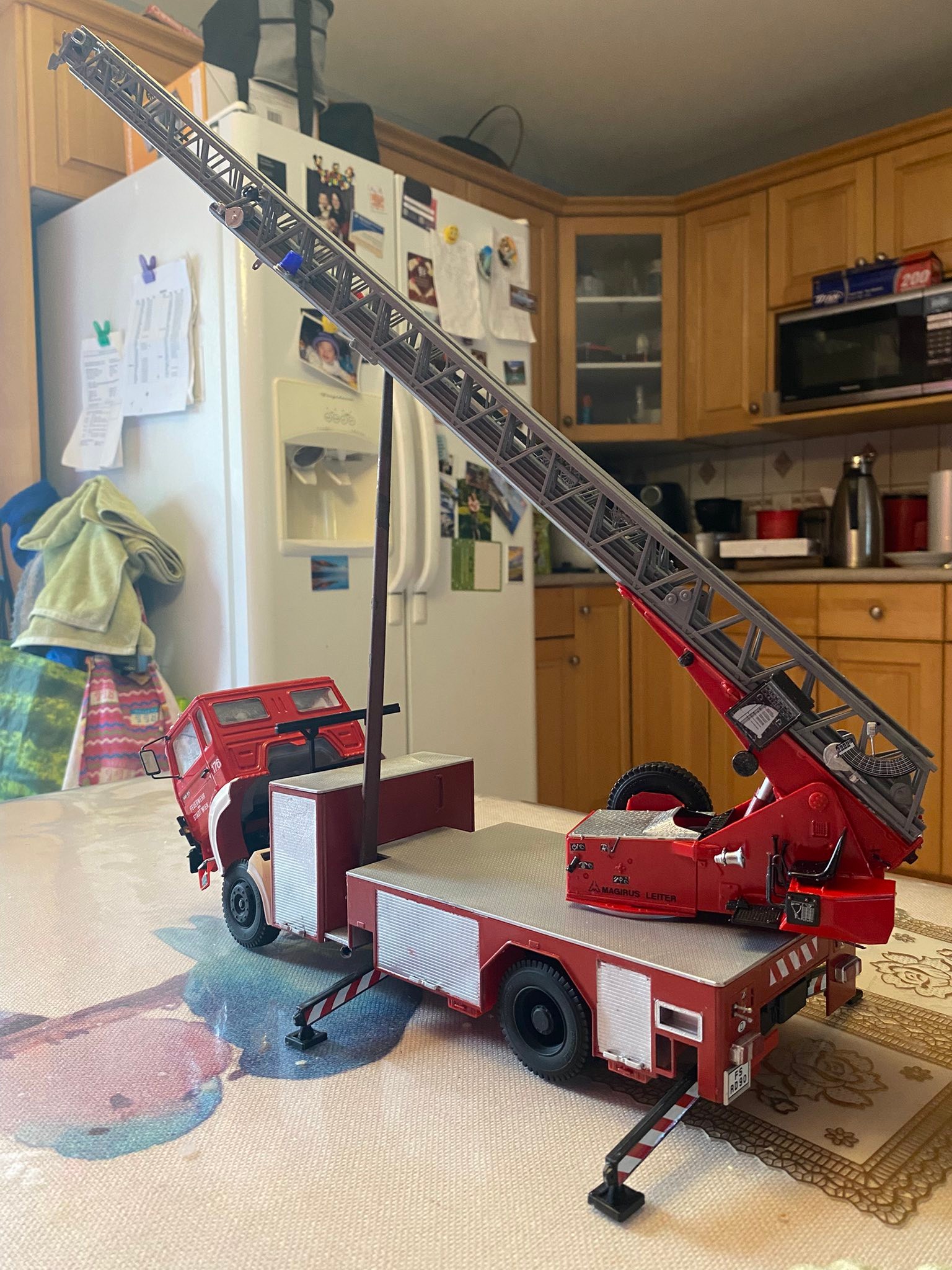 Italeri 1/24 Iveco Magirus ladder truck model build