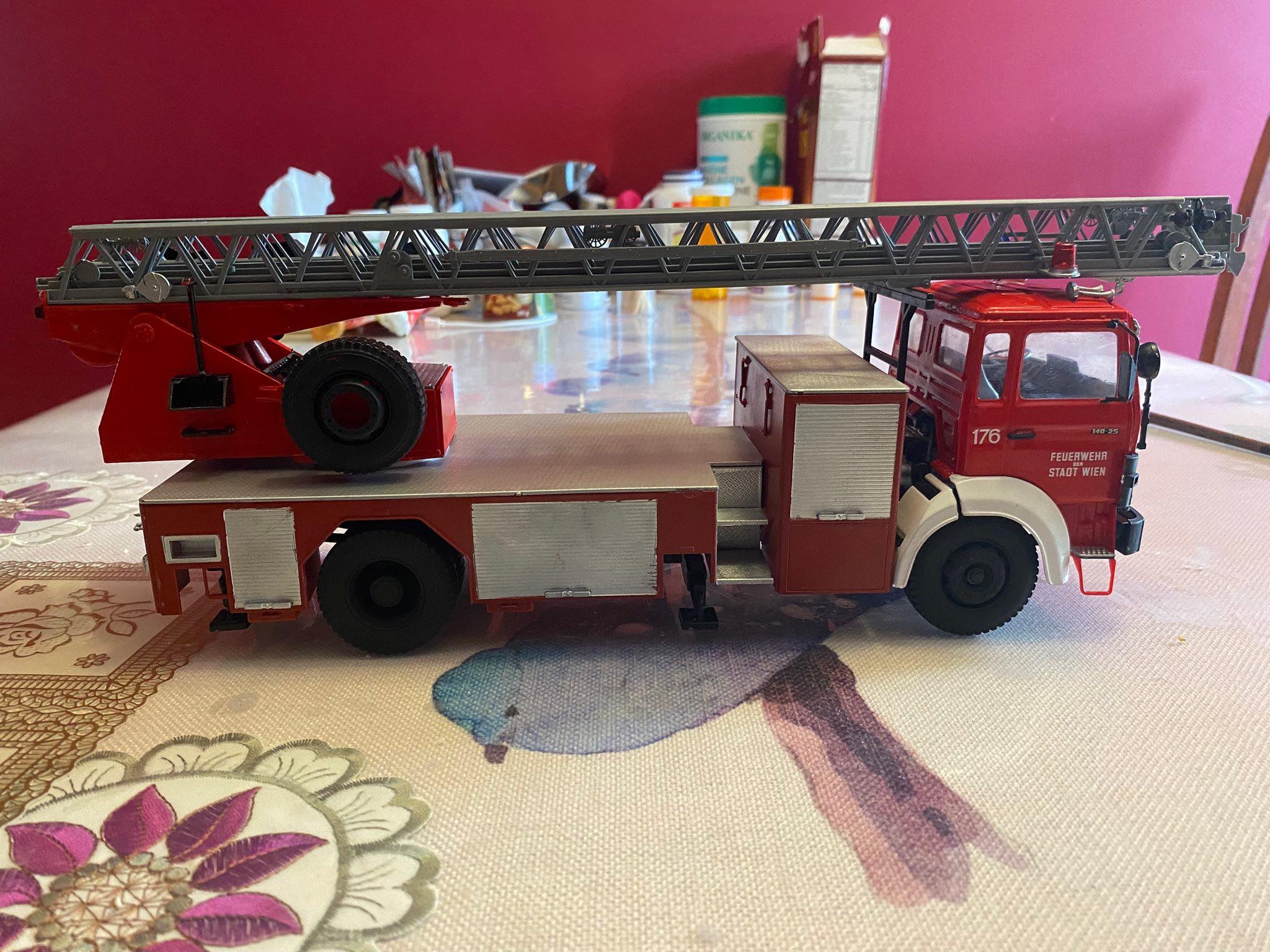Italeri 1/24 Iveco Magirus ladder truck model build