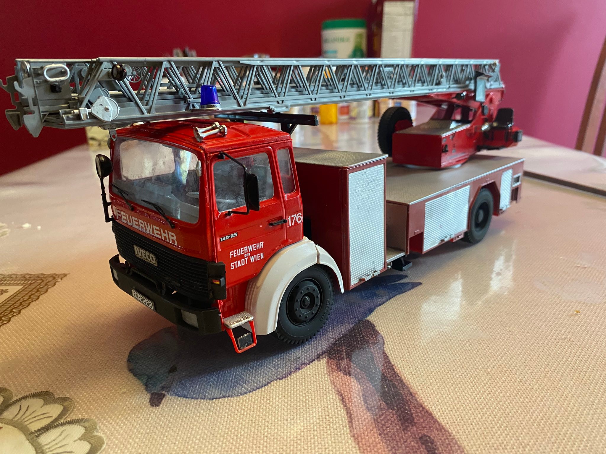 Italeri 1/24 Iveco Magirus ladder truck model build