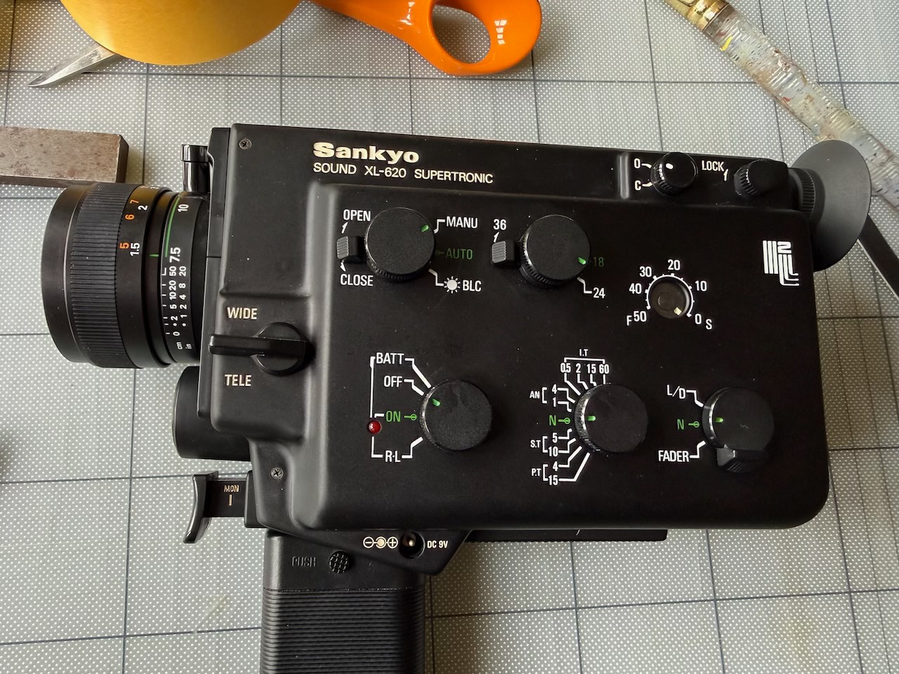 Hi everyone. I have a Sankyo Dualux 2000H, my problem is the light