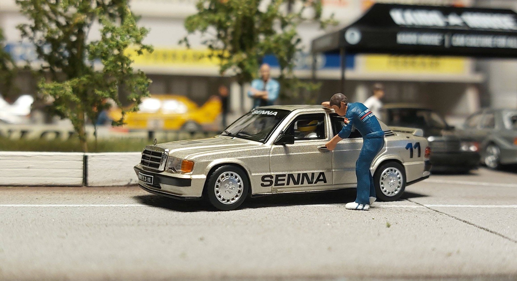 Mini GT - Mercedes 190E 2.3-16 #11 - 1984 Nürburgring Race of