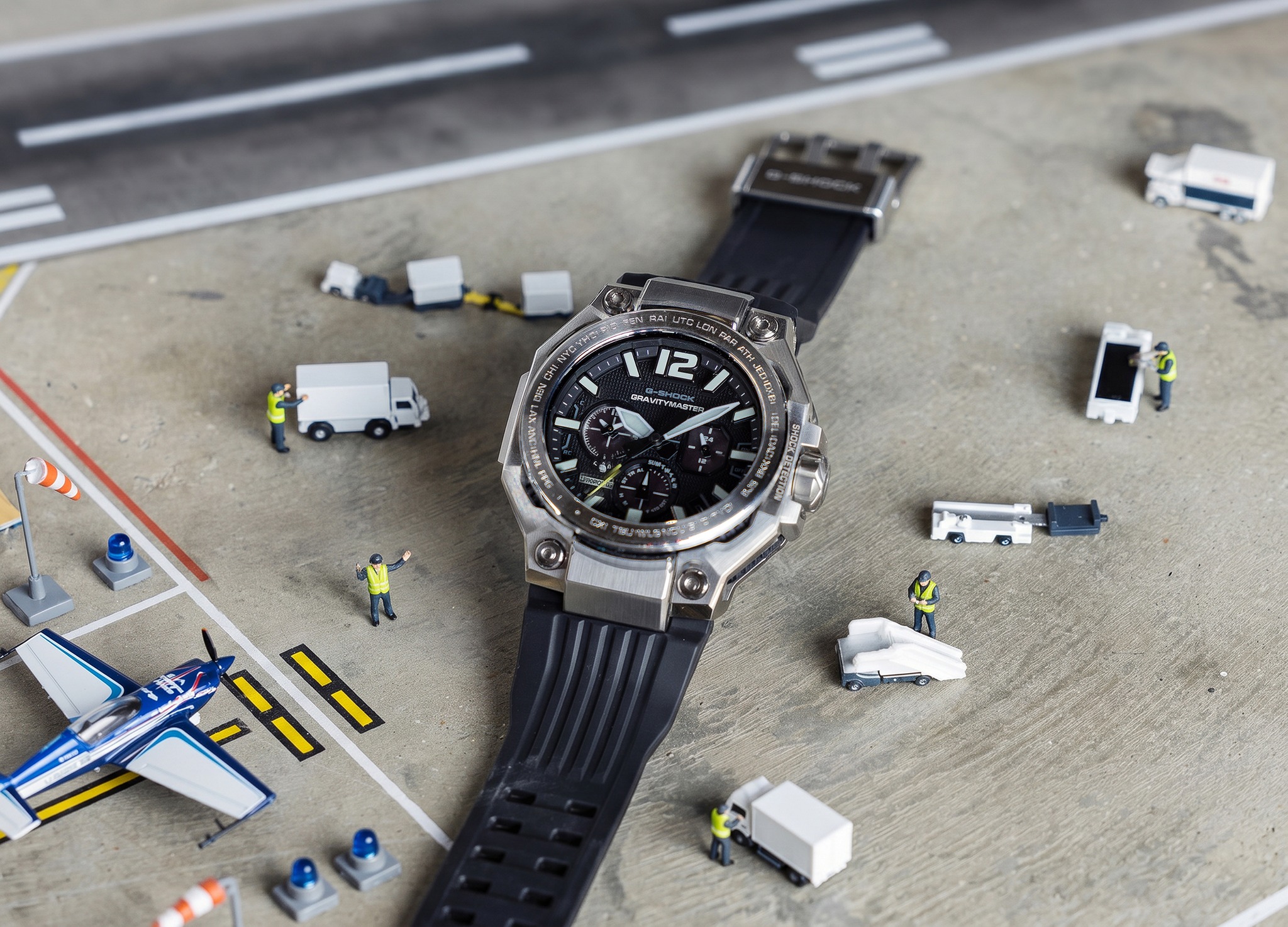 CASIO - ブラックとブルーを基調に、ペイズリー柄をあしらったNew