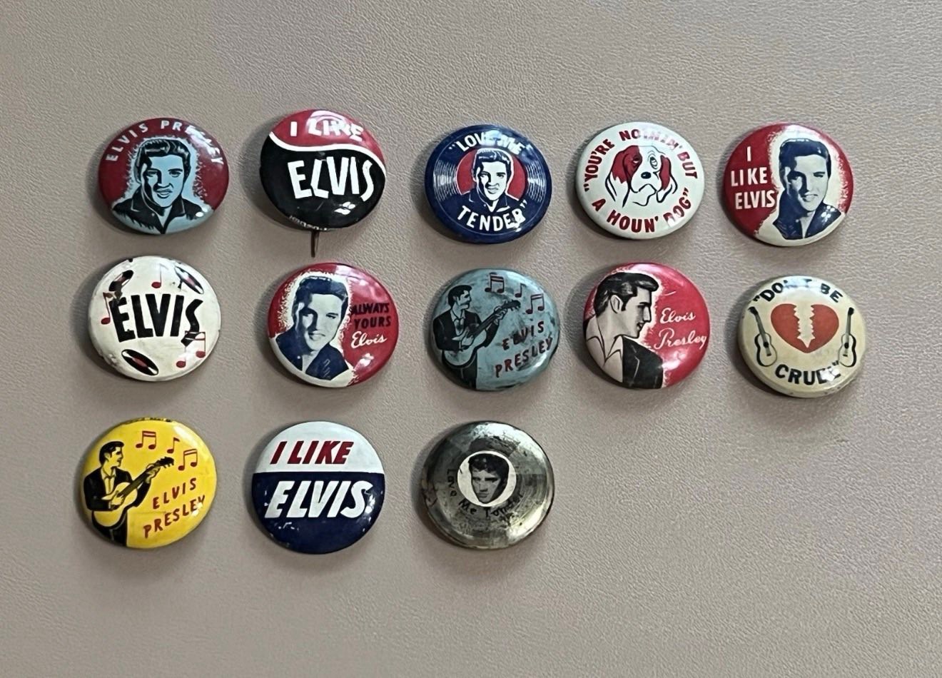 ヴィンテージ ELVIS PRESLEY 1956 レンチキュラー・バッジ SOLD - 1956 Elvis Presley Enterprises Memorabilia from the rise of