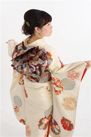 京都西陣おおば つづら錦袋帯 小袖満里文 また弊店の帯を投稿して頂きました Facebook