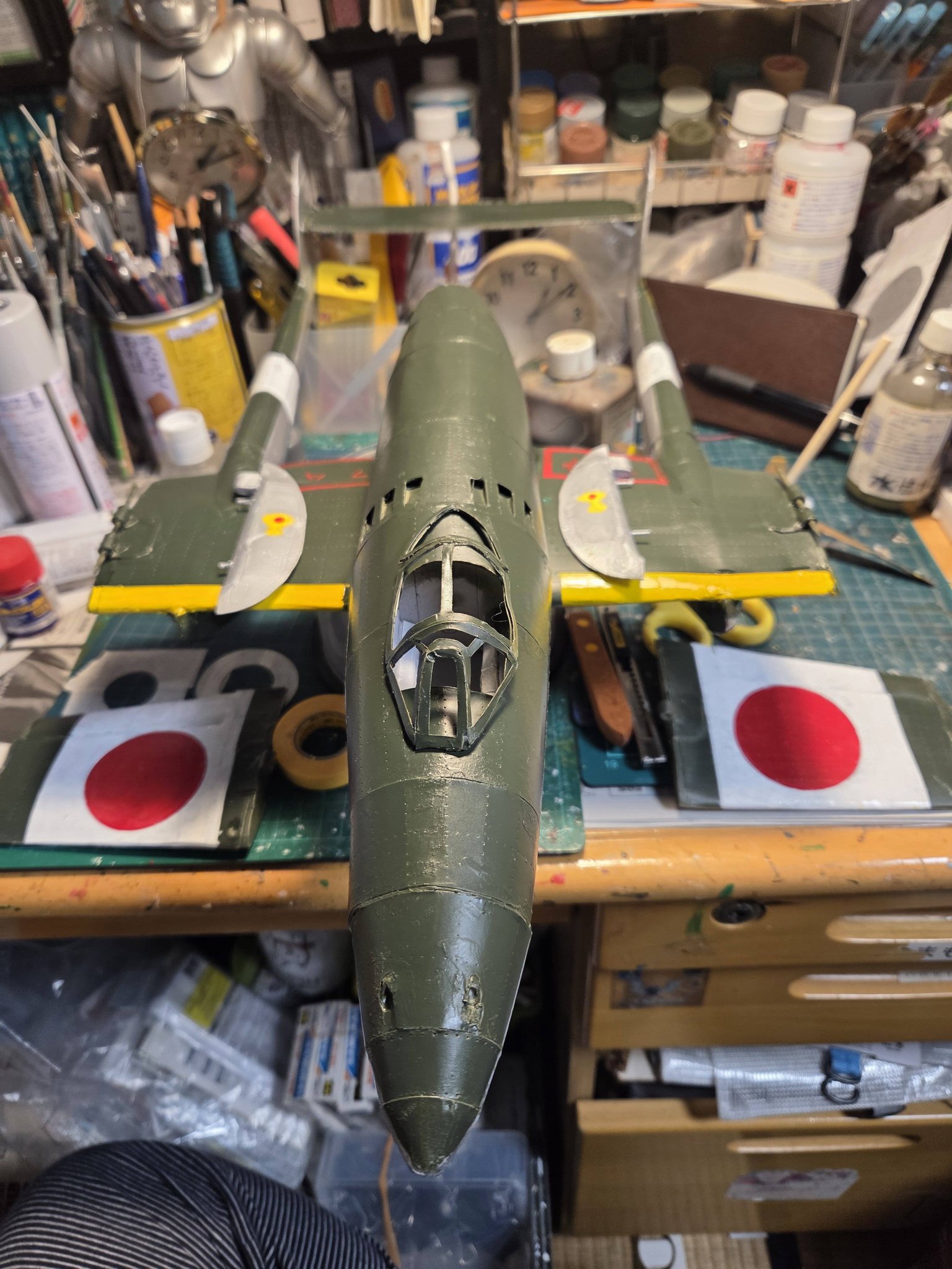 1/22満州飛行機 Ki-98の垂直尾翼のラダーの彩飾を行いました。満州