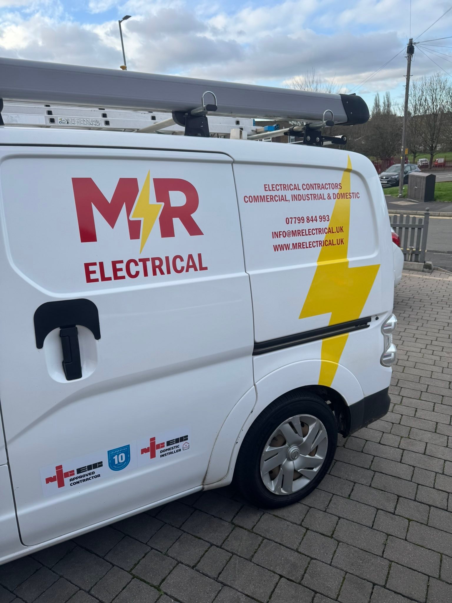 M R Electrical