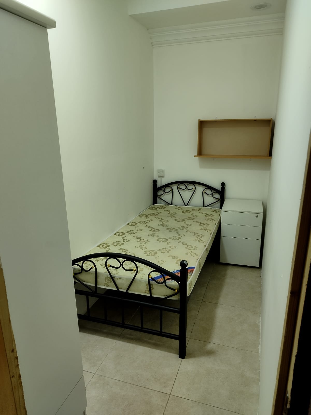Rigga/Muraqqabad- Partition for Rent
