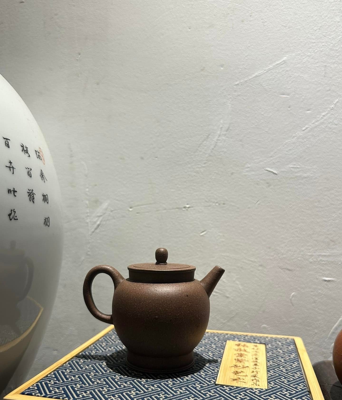 清代邵春元制明式小品宫灯壶一线收的老紫砂壶，老紫泥制作，泥料漂亮砂