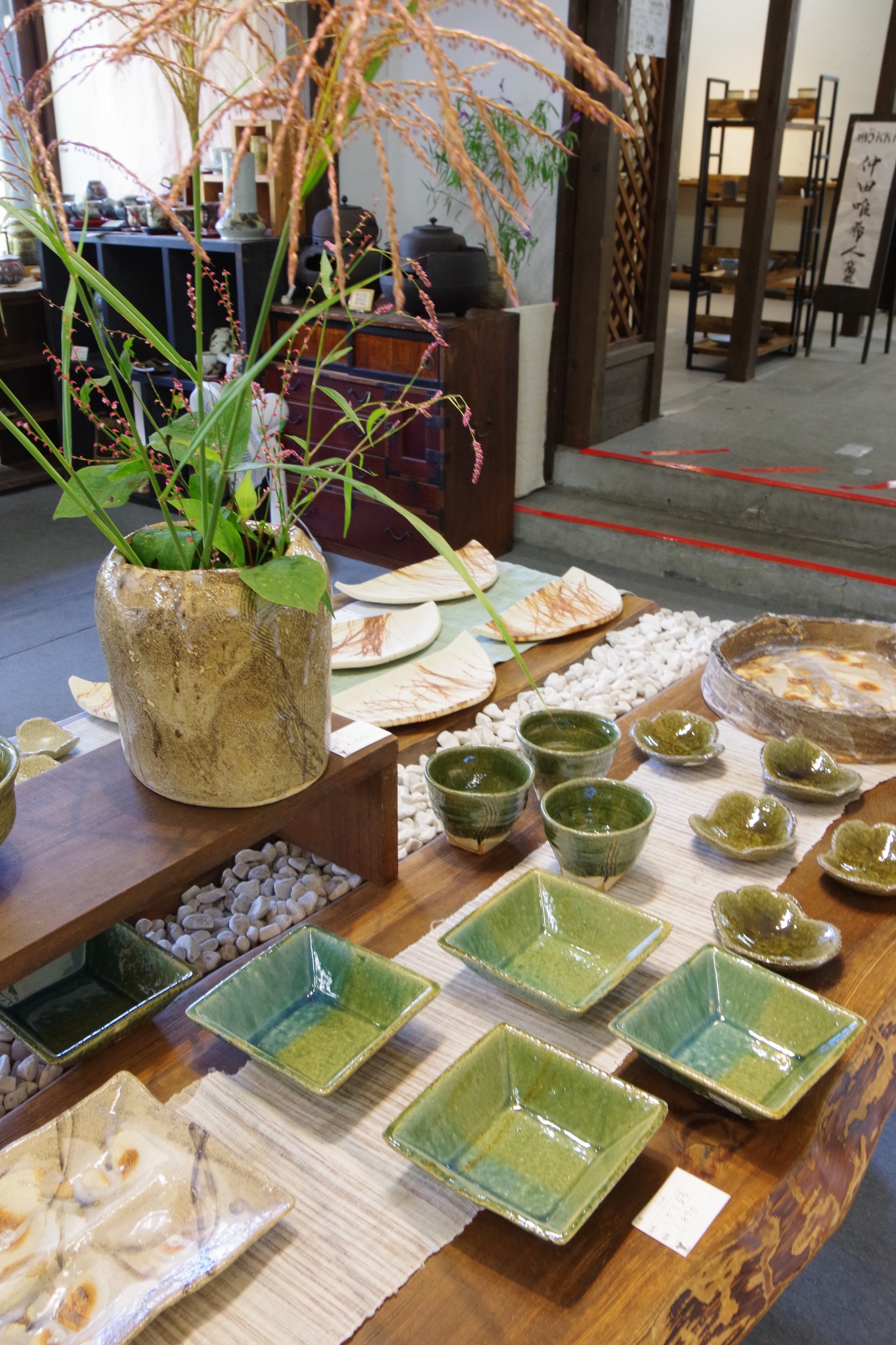 岡部耕太郎作陶展 鉢カバーのご紹介(^^♪ サボテンが植えられた