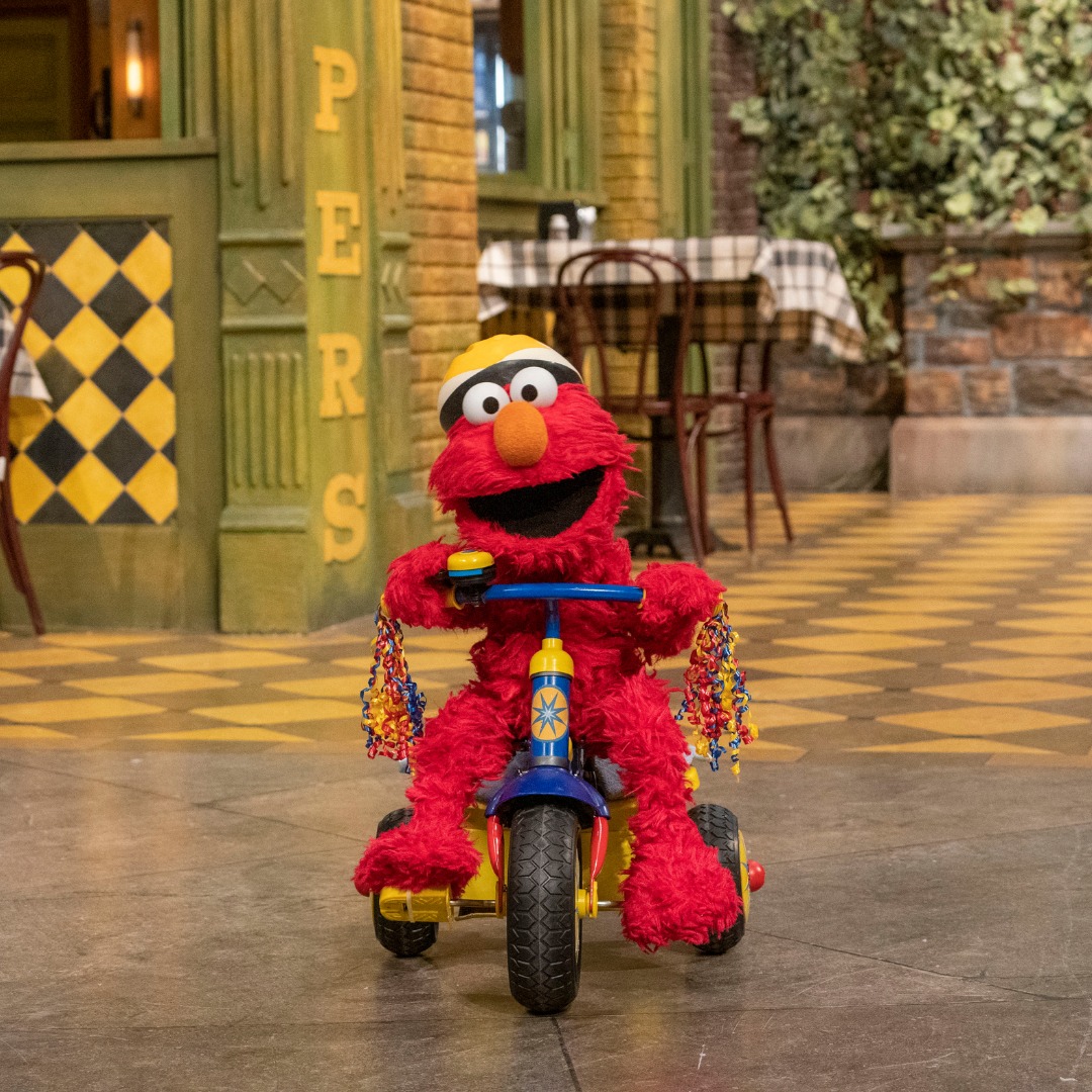 ELMO Sesame Street Carbotix – Elmo Figure | Blitzway Collectible