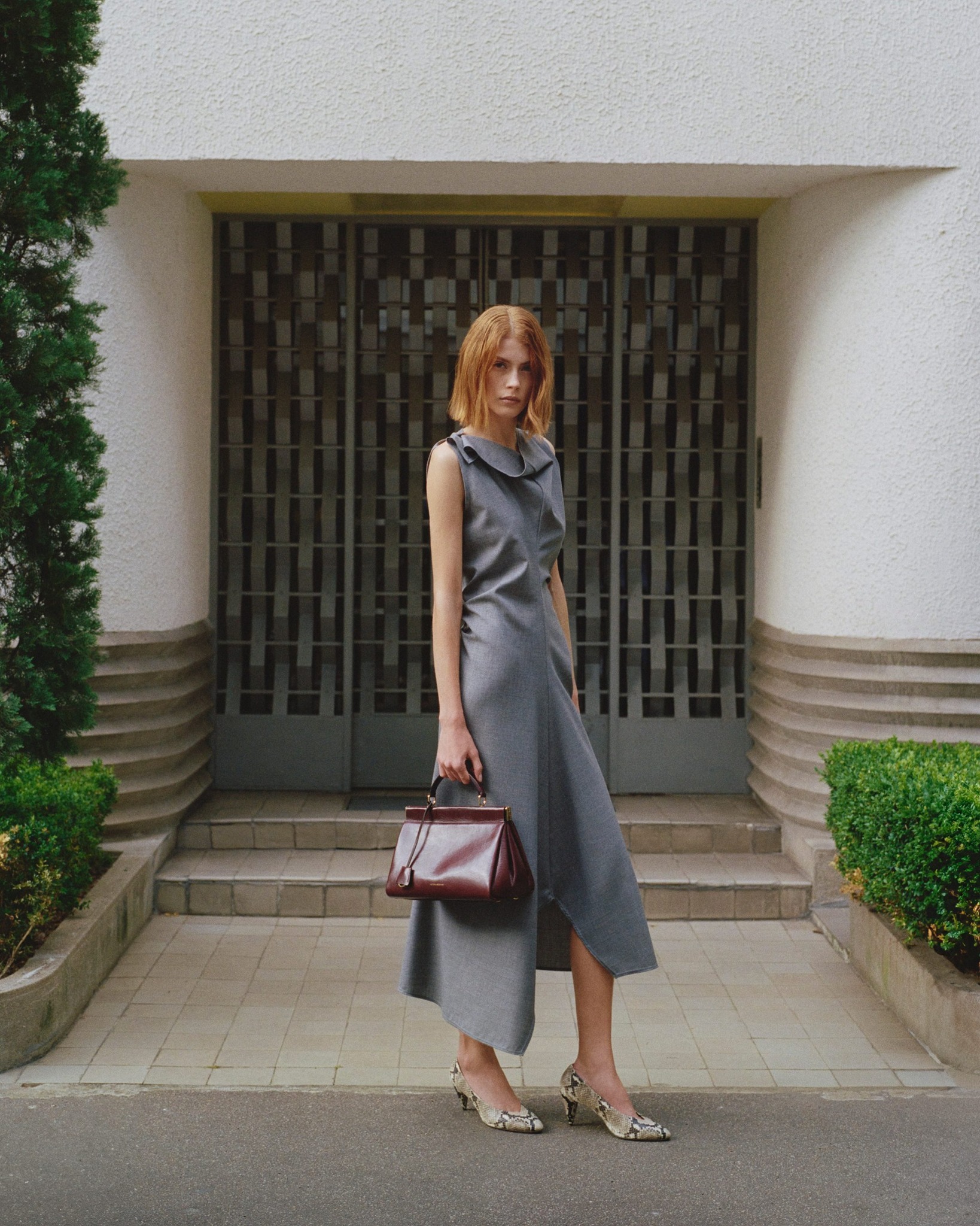 Victoria - Effortlessly elegant, the #VBAW19 chain print long