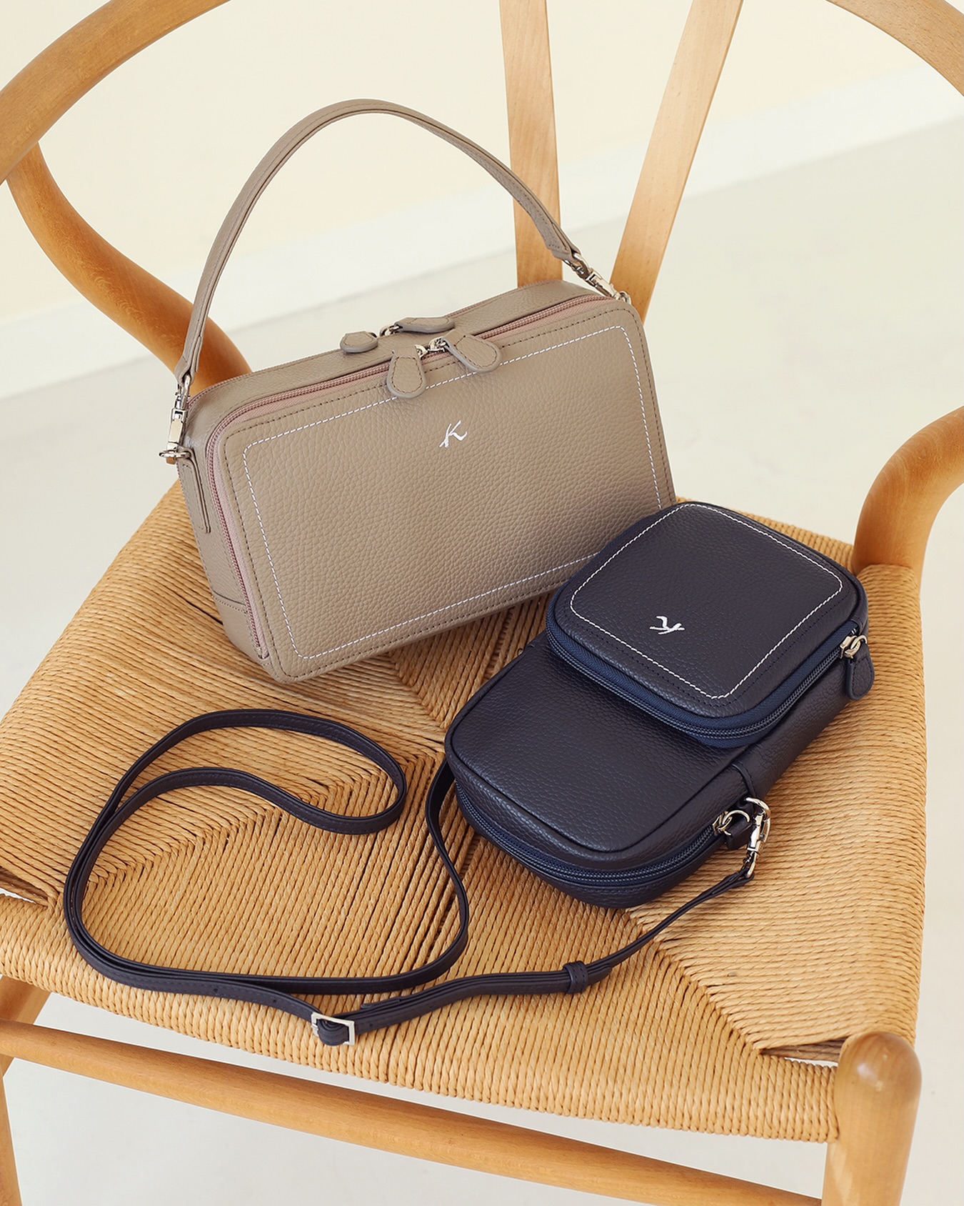 新作ポシェットはお財布機能付き❣️﻿ ﻿ 貴重品をコンパクトにまとめ