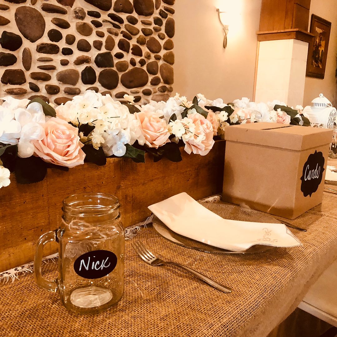 Soft lighting, burlap and lace,... - Villa Rosa Event Center