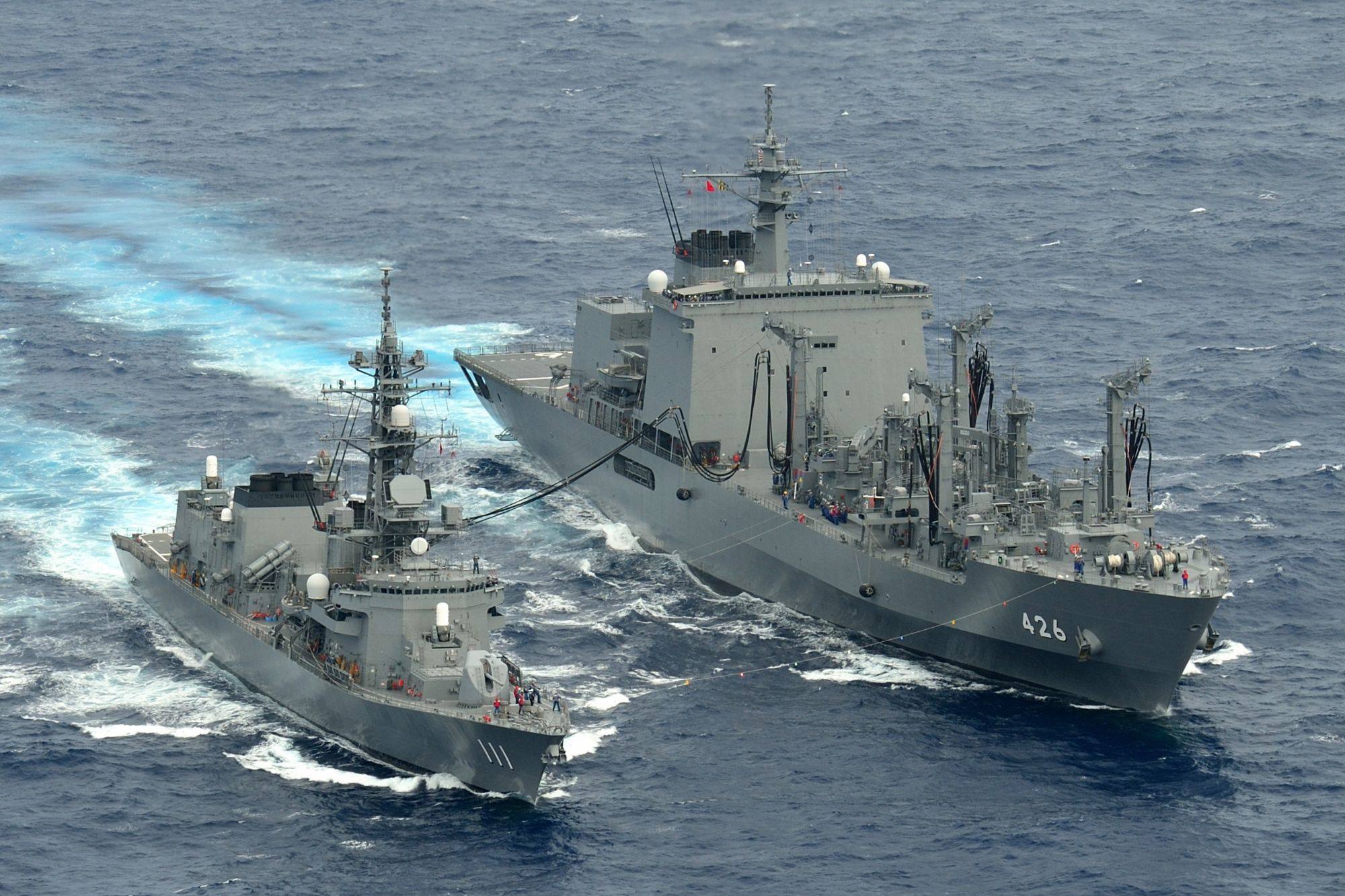 護衛艦「おおなみ」（DD 111）は、タイ王国海軍が主催するASEAN創立