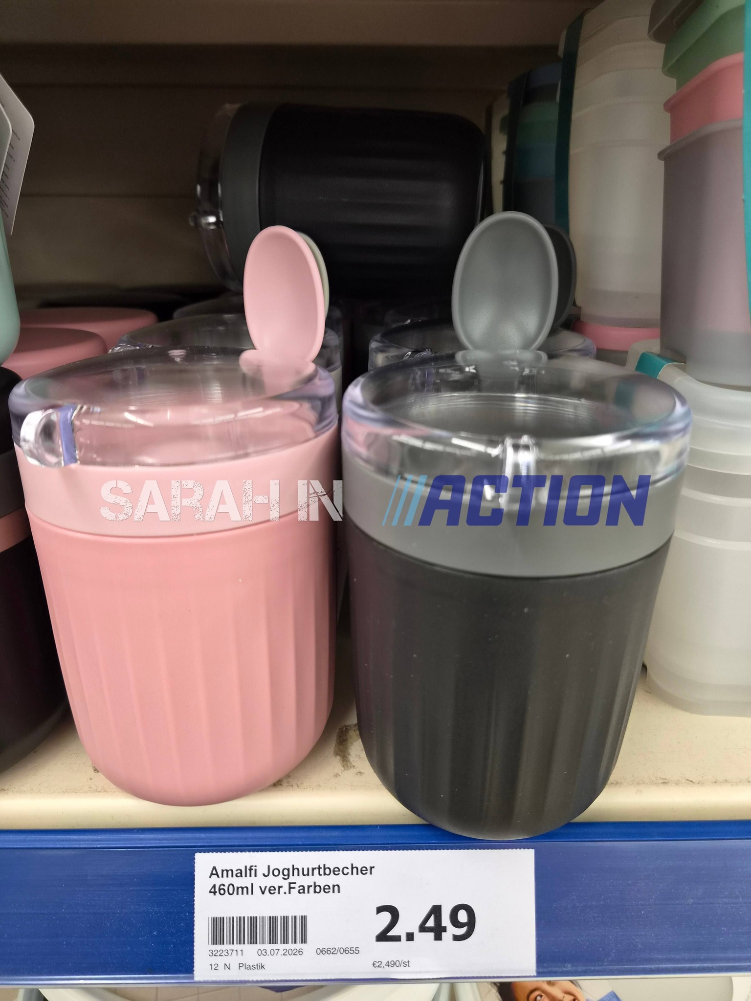 Neu bei Action! 💙 Ich glaube, die neue Amalfi-Serie wird viele von euch begeistern. Die Trinkflasche (565 ml) für nur 1,29 € ist perfekt für Wasser oder andere Kaltgetränke, ideal für unterwegs. D