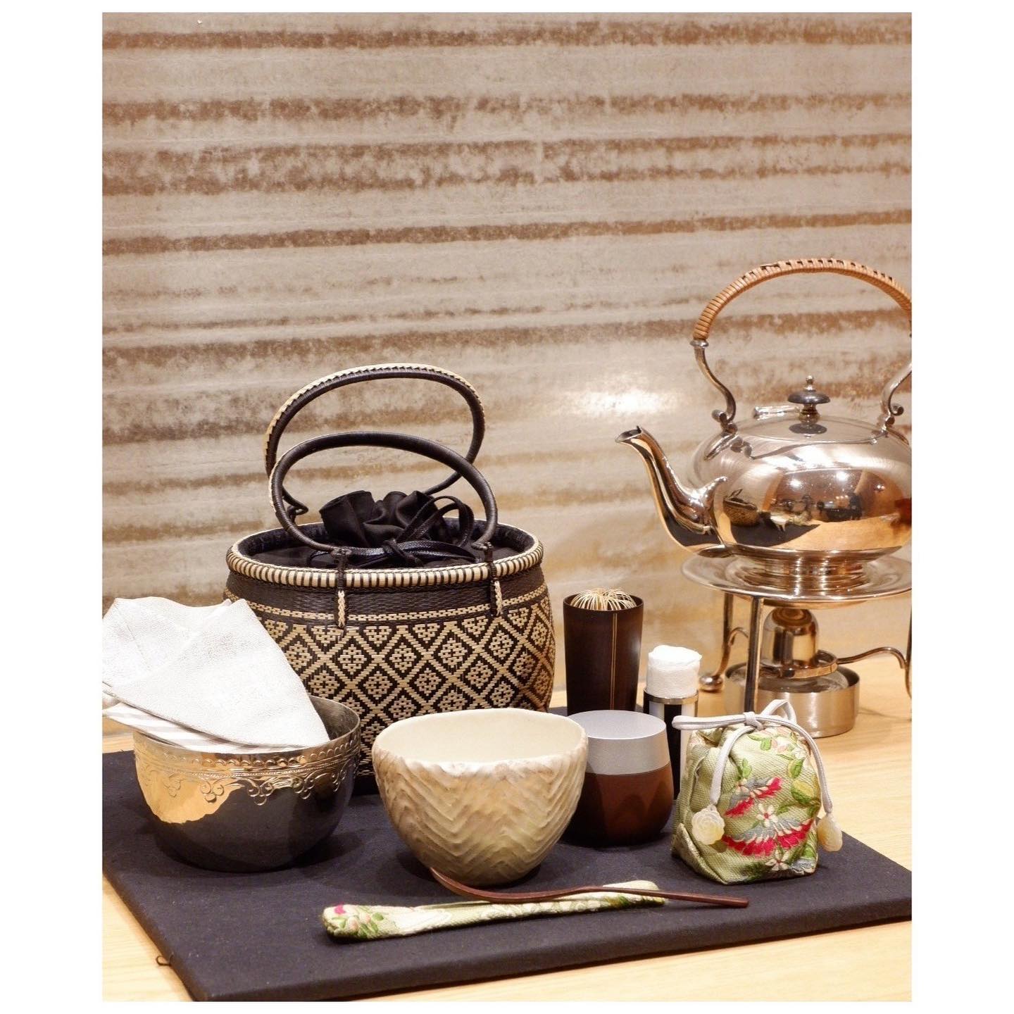 クリーム　菓子器3、瓢茶入、棗3 老松茶入、くるりんこ帯板、伊達締め、他 嘉門工藝 茶籠 棗 白蝶貝茶杓 抹茶椀 大津袋 嘉門工藝 茶