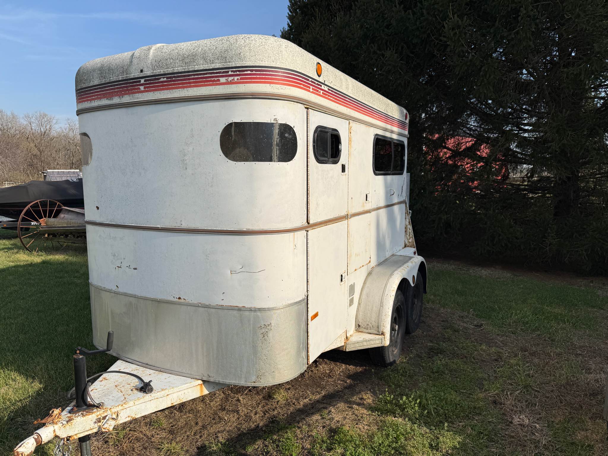 Two (2) Horse straight load trailer - Livestock Trailers - Worden ...