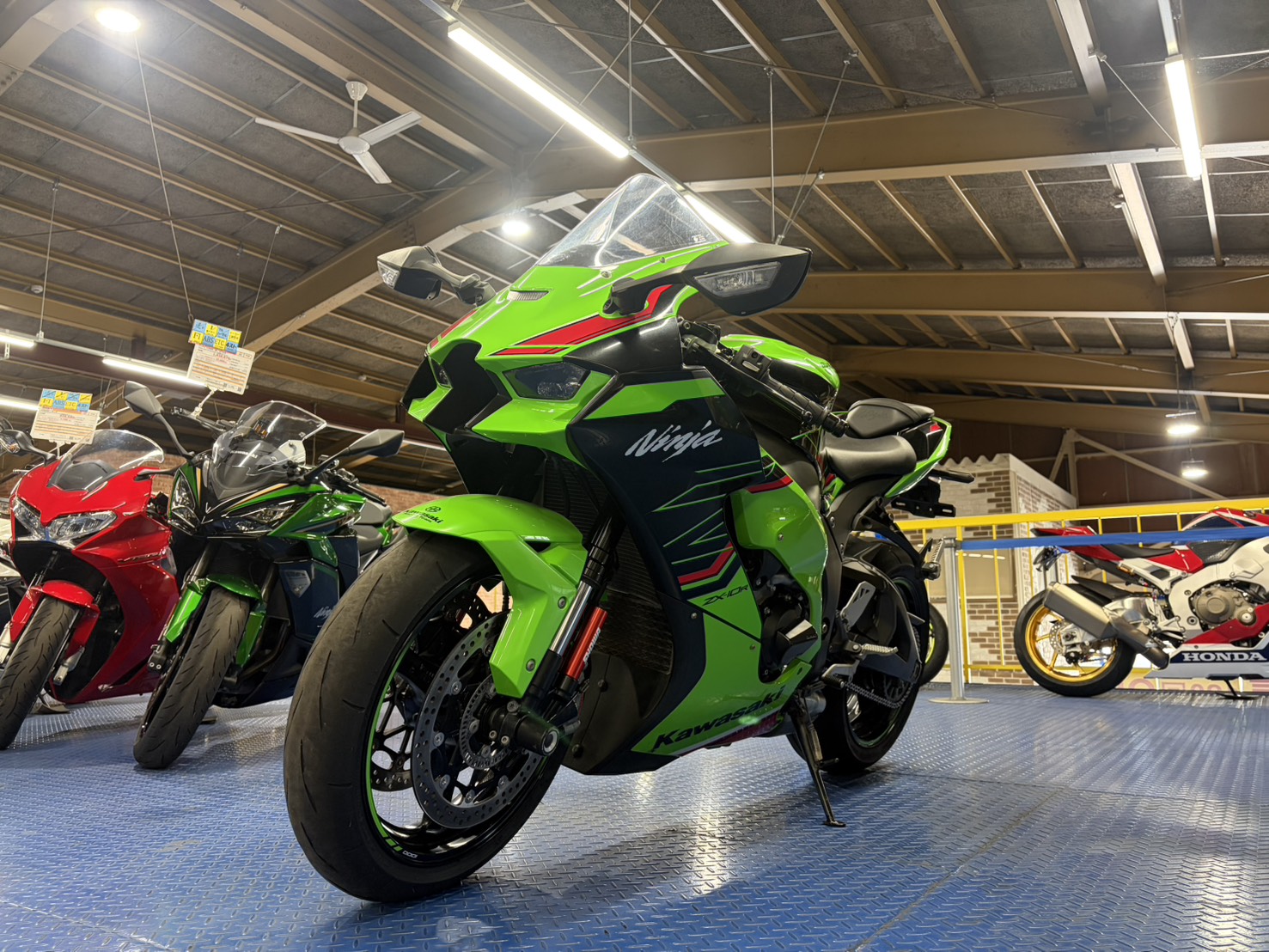 GPZ400R ヨシムラサイクロンフルエキマフラー付き！ 30年以上前の 