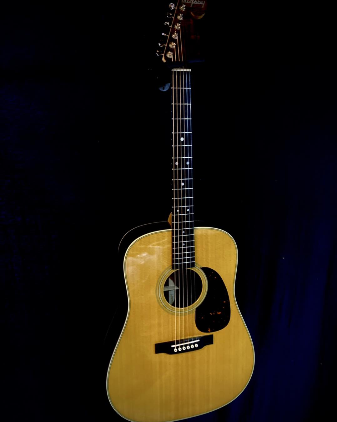 Martin 000-28ec guitar with L.R. Baggs Anthem system