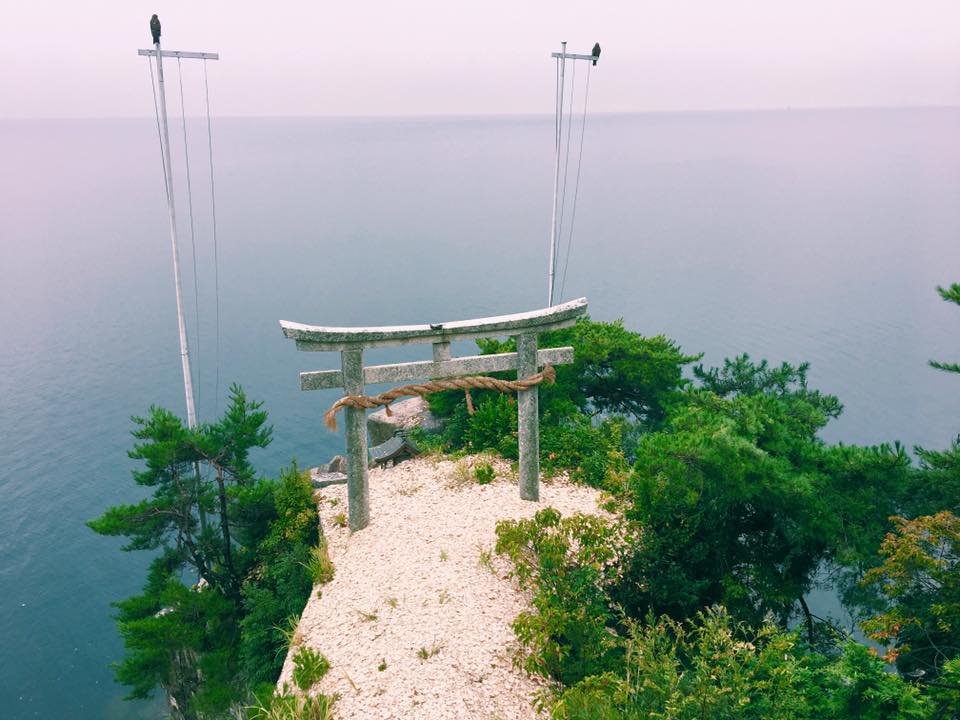 日本旅行情報局 - #神明居住的島嶼—竹生島⛩ 漂浮在琵琶湖北部的 #竹生島，不僅是日本遺產，也是有名的Power... | Facebook